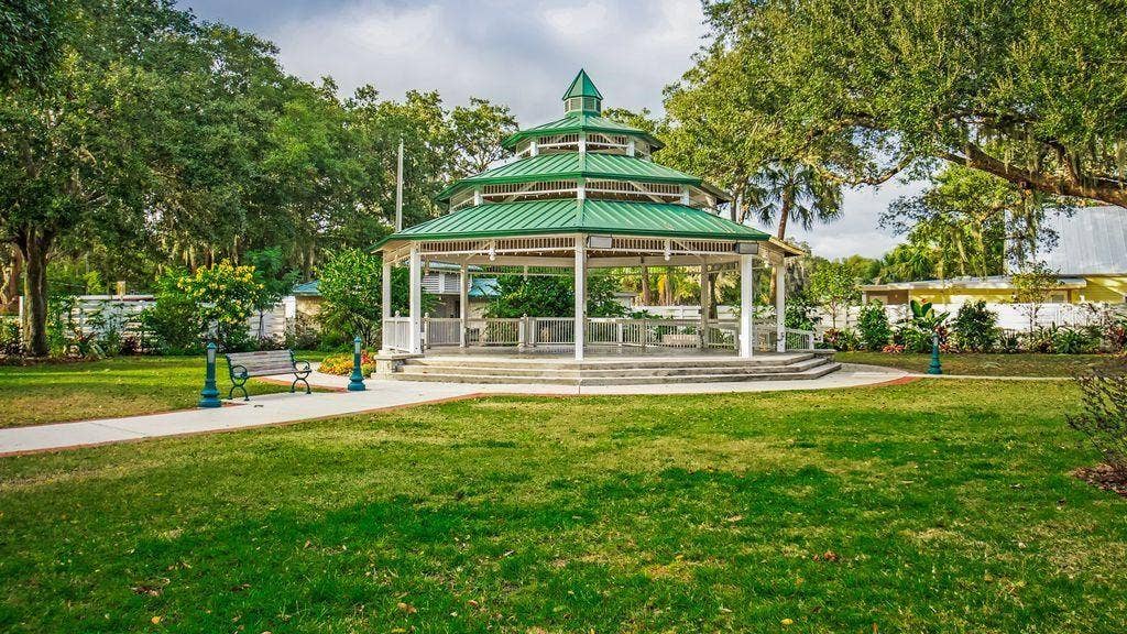 690 2ND STREET S, Safety Harbor, FL 34695 690 2ND STREET S, Safety Harbor, FL 34695