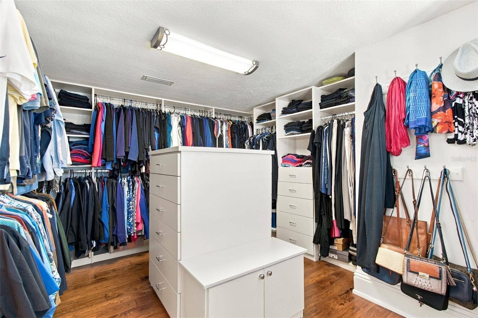 707 SNUG ISLAND, Clearwater Beach, FL 33767 707 SNUG ISLAND, Clearwater Beach, FL 33767