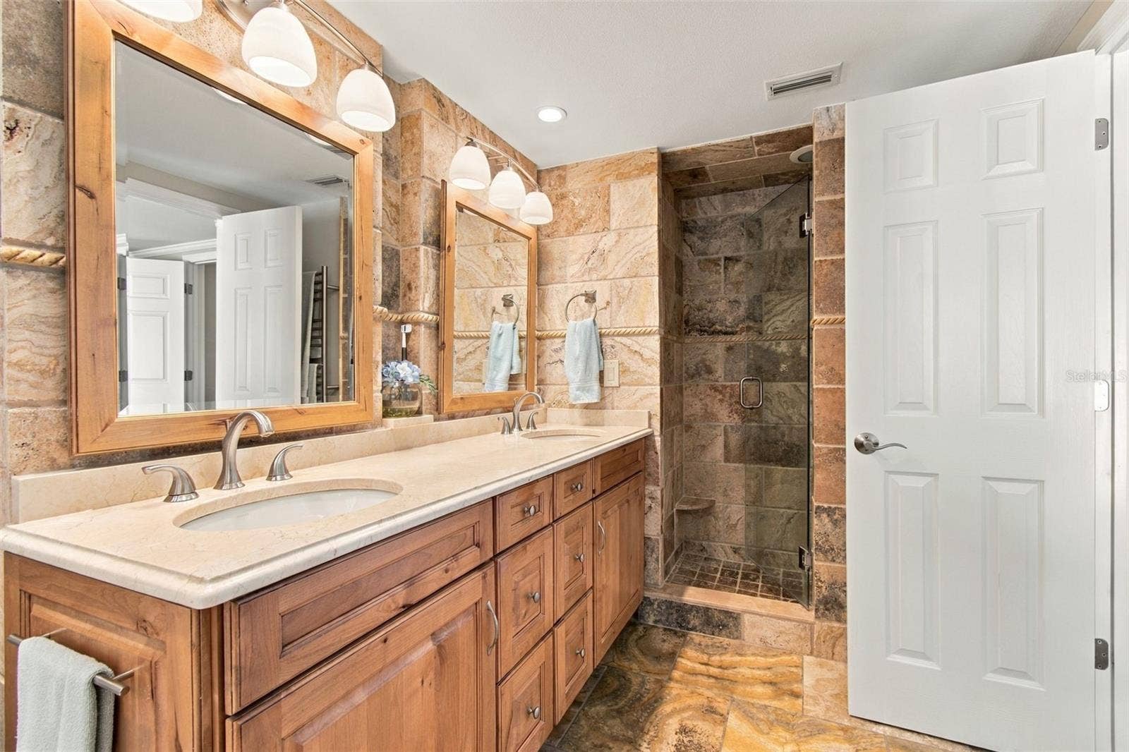 707 SNUG ISLAND, Clearwater Beach, FL 33767 707 SNUG ISLAND, Clearwater Beach, FL 33767