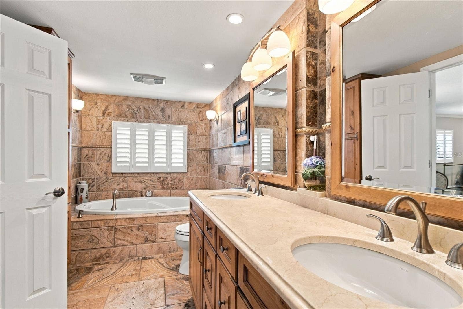 707 SNUG ISLAND, Clearwater Beach, FL 33767 707 SNUG ISLAND, Clearwater Beach, FL 33767