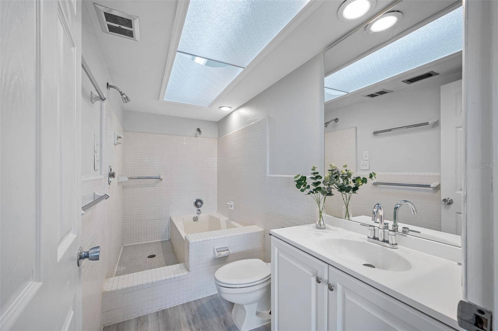 6363 GULF WINDS DRIVE, #437, St Pete Beach, FL 33706 6363 GULF WINDS DRIVE, #437, St Pete Beach, FL 33706