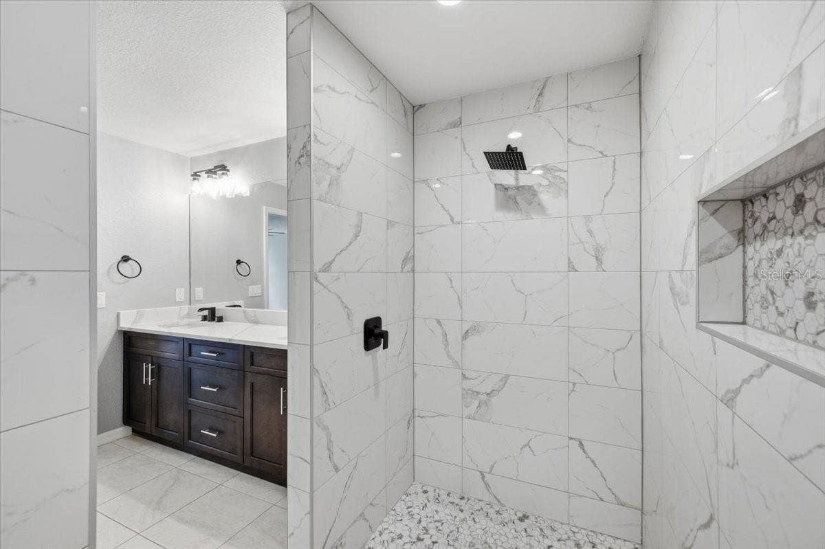 10149 ROCKBAY ROAD, Brooksville, FL 34601 Shower in Primary Bathroom