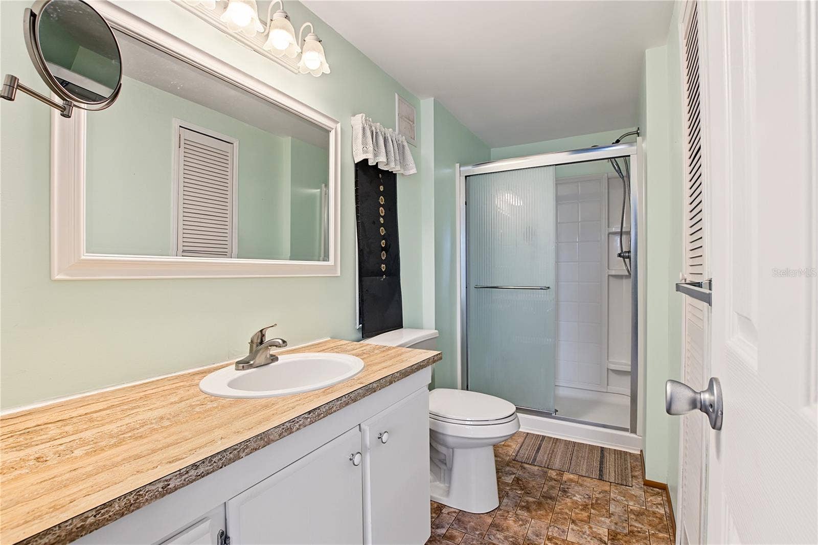5716 PAWNEE STREET, Zephyrhills, FL 33542 step in shower