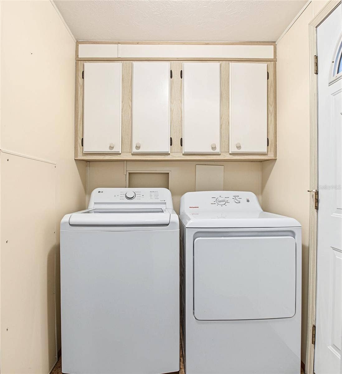 5716 PAWNEE STREET, Zephyrhills, FL 33542 washer and dryer included