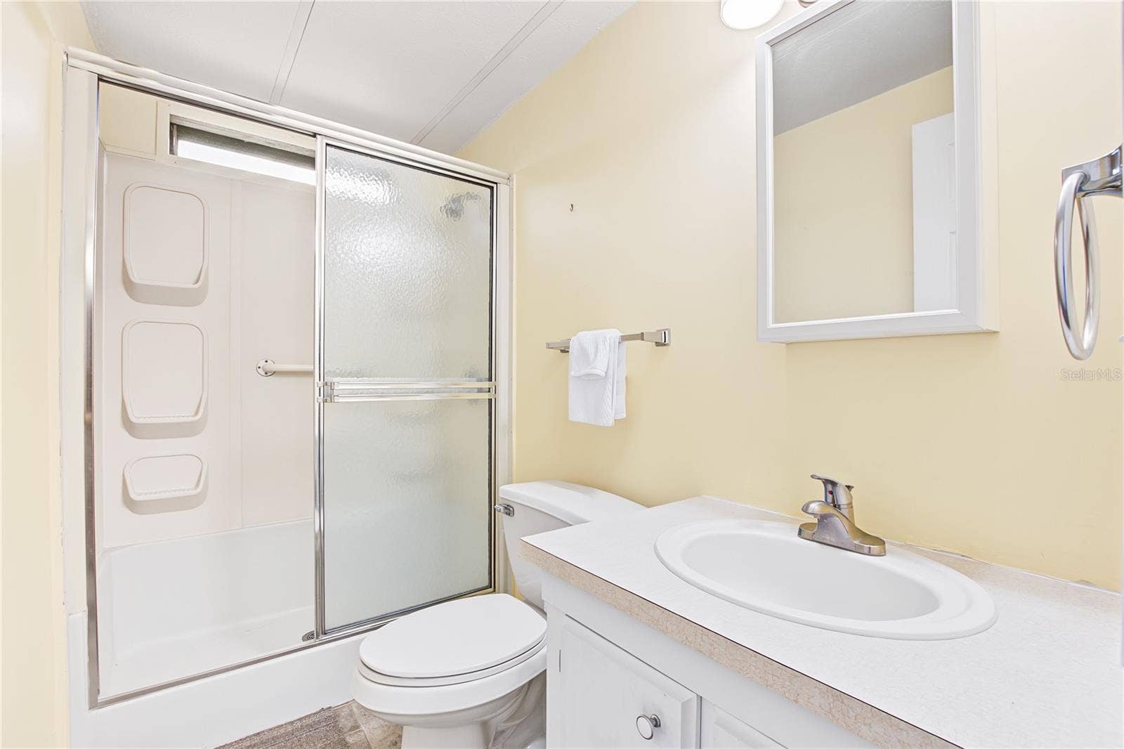 5716 PAWNEE STREET, Zephyrhills, FL 33542 guest bath