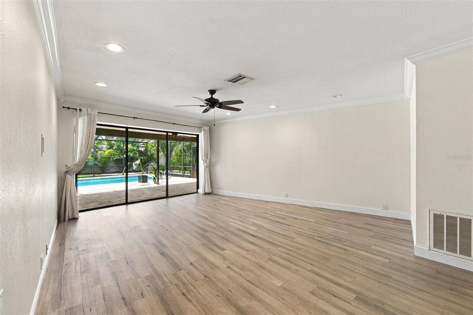 4109 CROSSWATER DRIVE, Tampa, FL 33615 Living Room