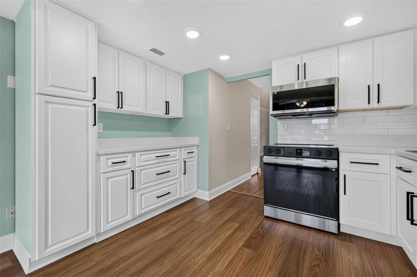 4915 BAY STREET NE, #124, St Petersburg, FL 33703 4915 BAY STREET NE, #124, St Petersburg, FL 33703