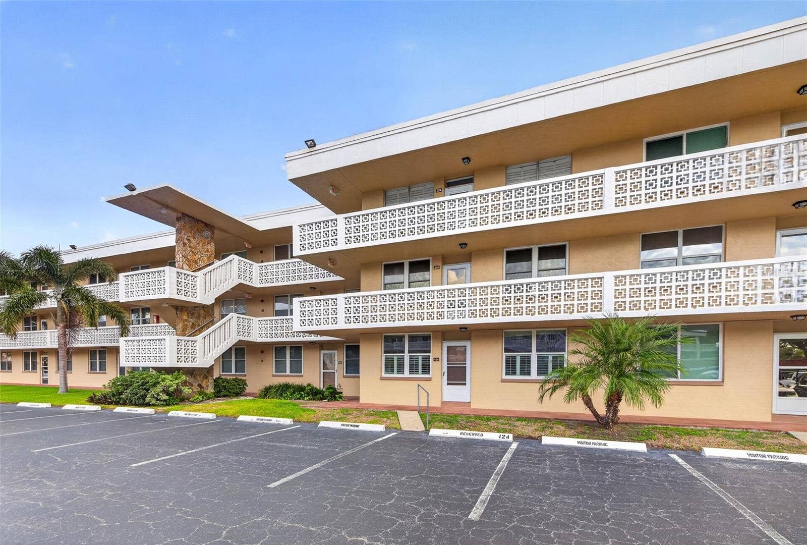 4915 BAY STREET NE, #124, St Petersburg, FL 33703 4915 BAY STREET NE, #124, St Petersburg, FL 33703