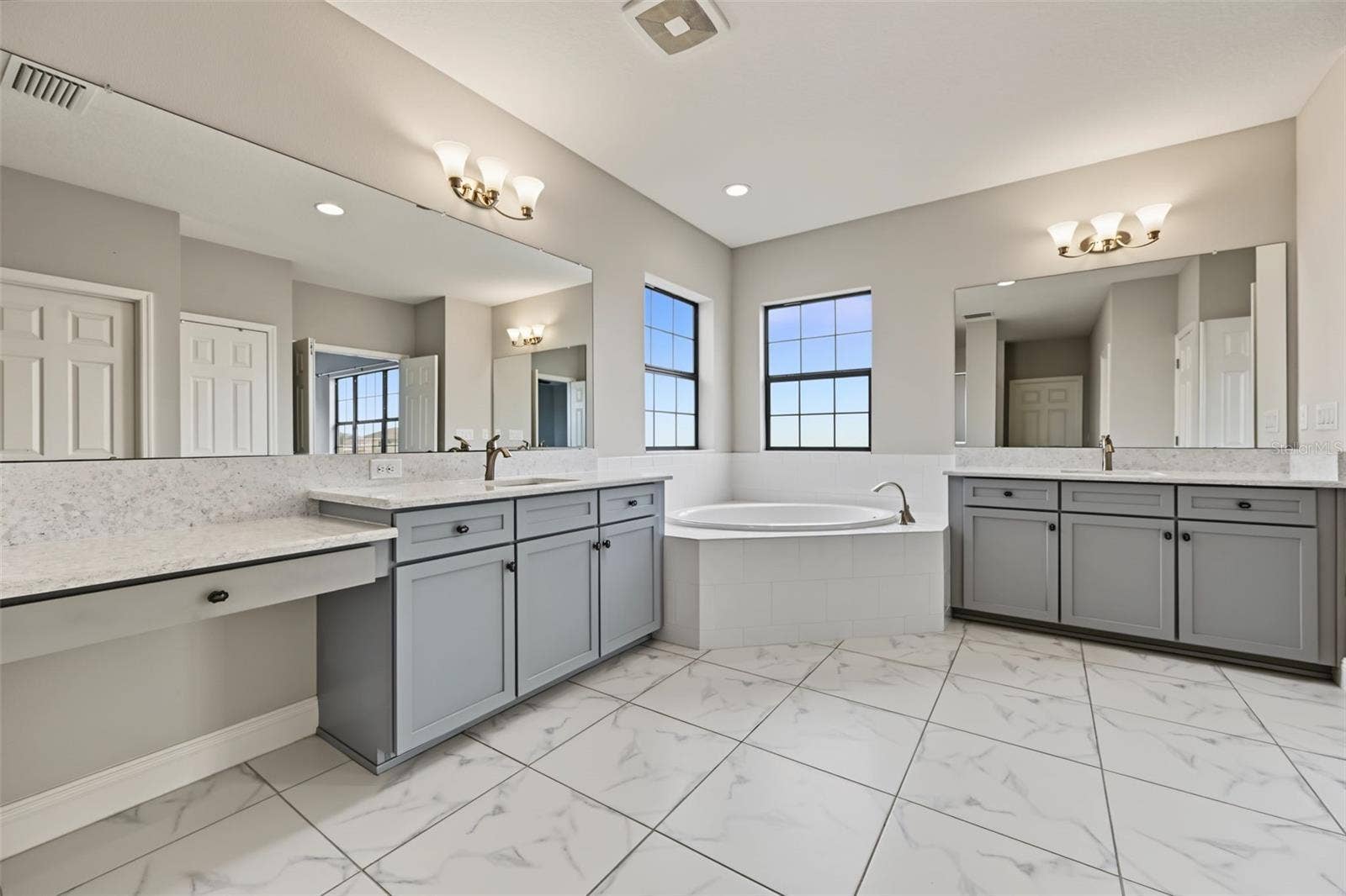 11978 CLIMBING FERN AVENUE, Riverview, FL 33579 11978 CLIMBING FERN AVENUE, Riverview, FL 33579