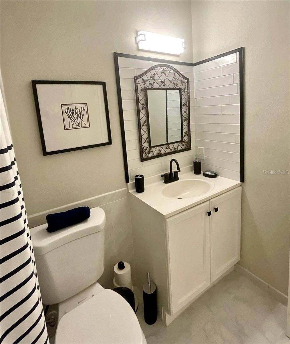 Bathroom vanity area