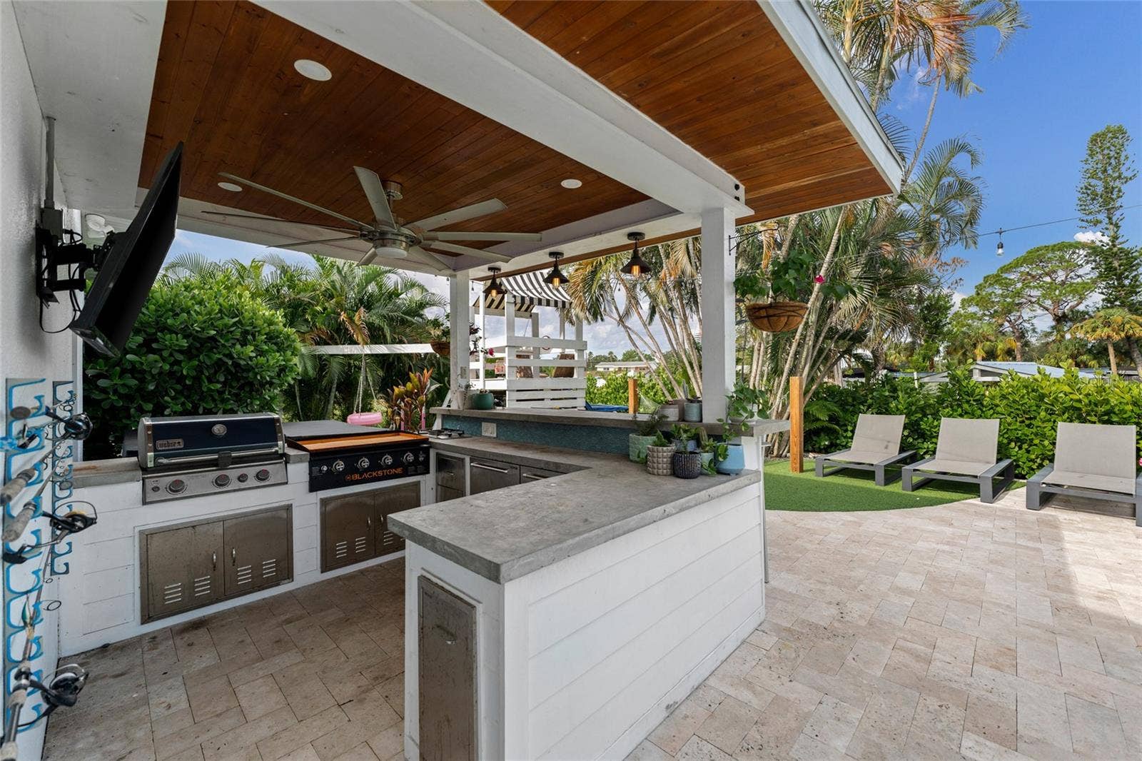 Outdoor Kitchen