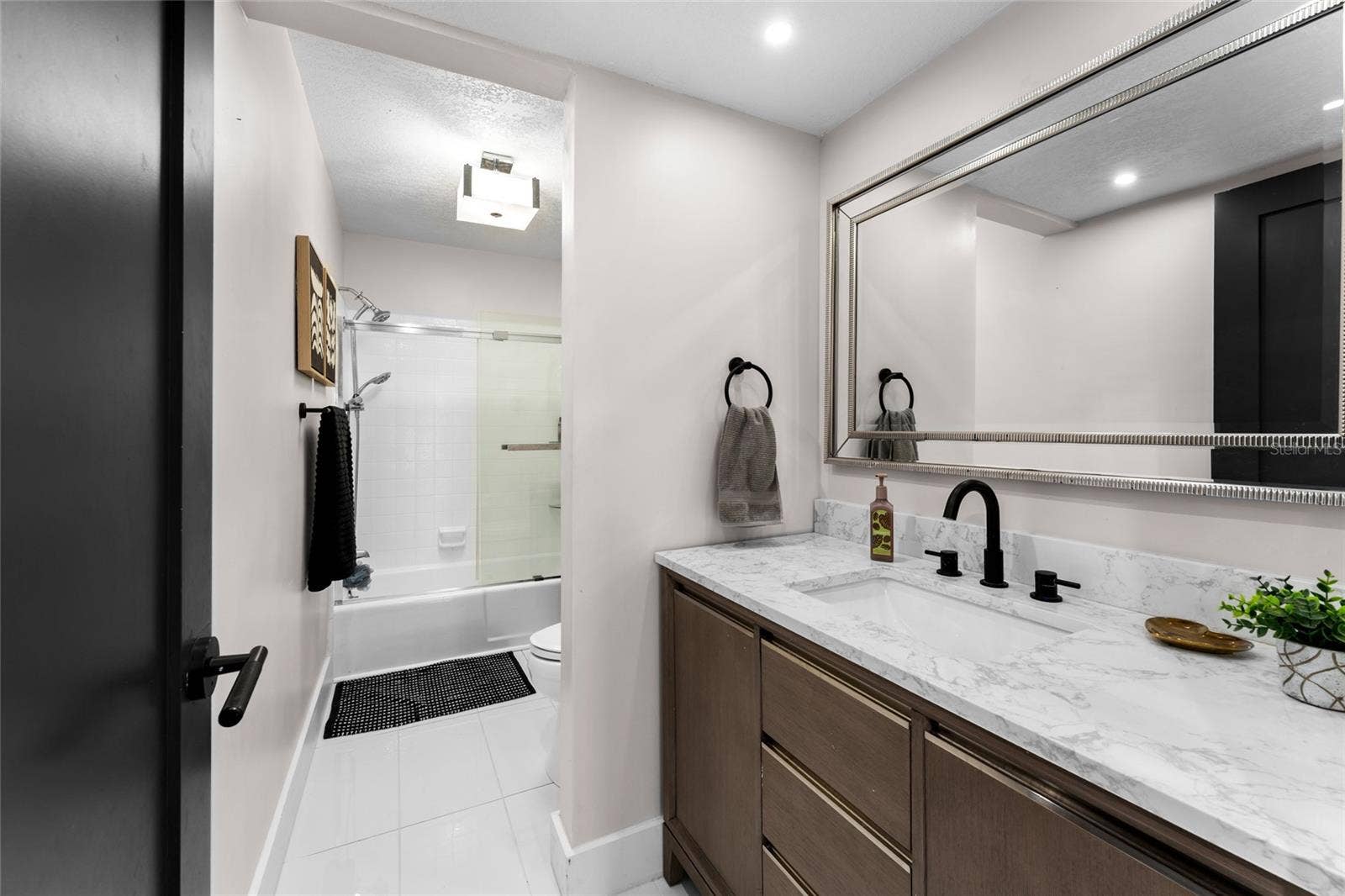 Hall Bathroom for Bedrooms 2 & 3