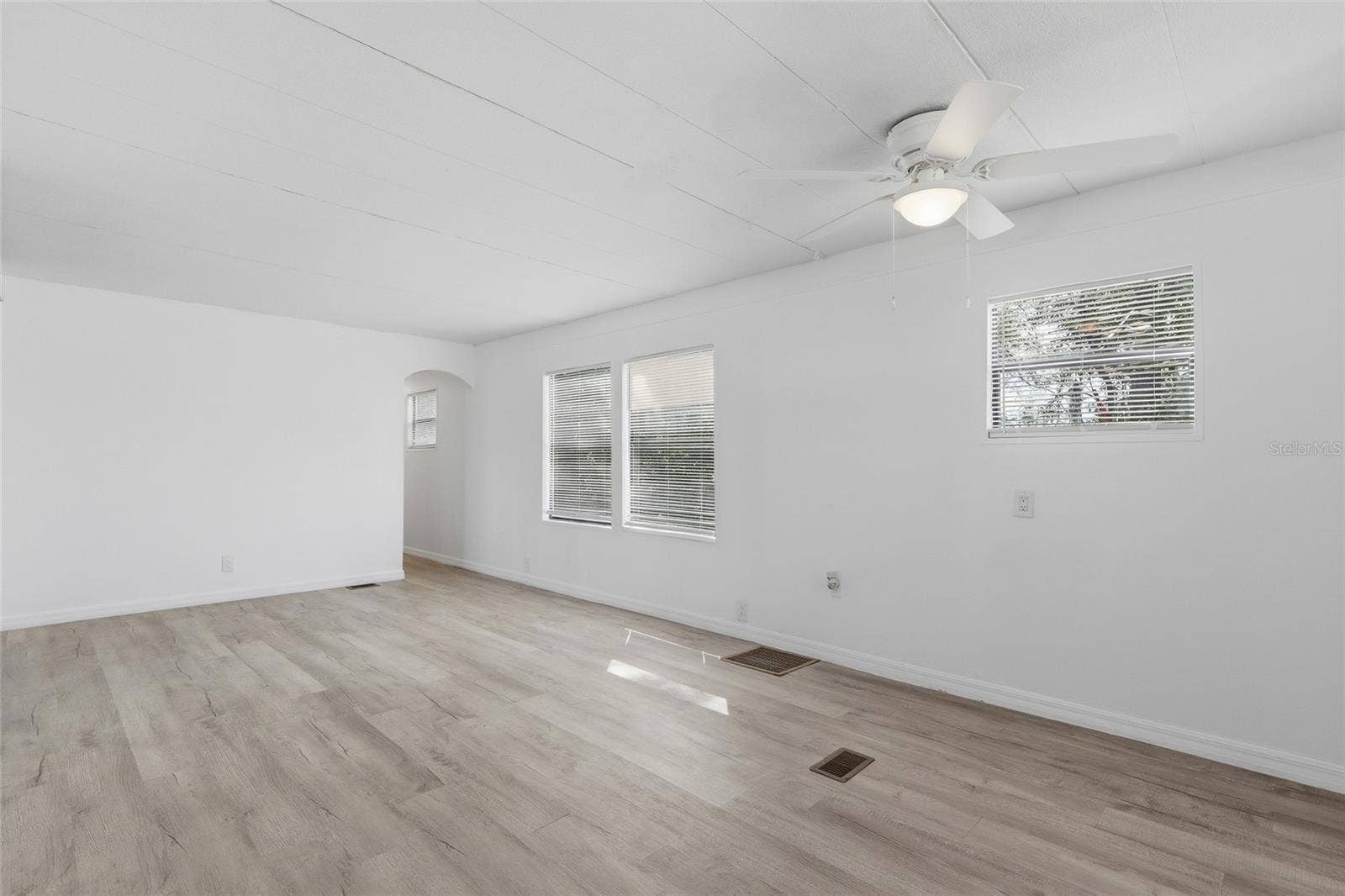 10004 HAMP DRIVE, Dade City, FL 33525