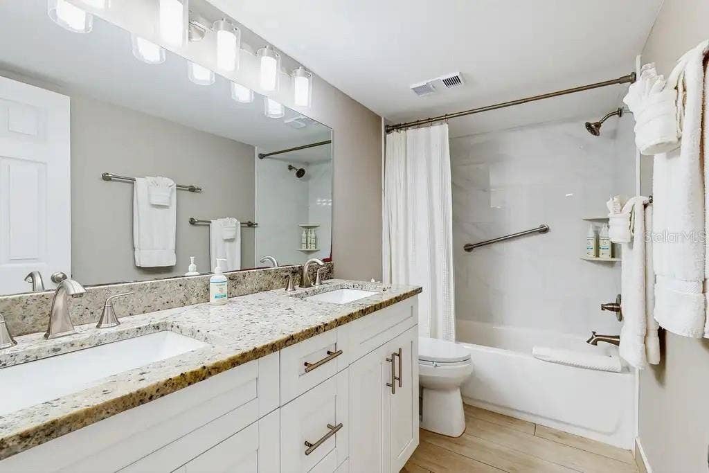 18400 GULF BOULEVARD, #1208, Indian Shores, FL 33785 2ND BATHROOM HAS BEEN COMPLETELY REMODELED AND FEATURES A FULL TUB.