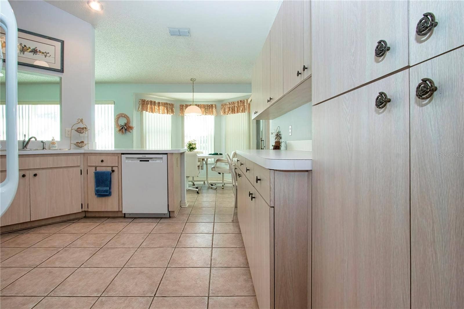 2035 PRESTANCIA LANE, Sun City Center, FL 33573 Kitchen