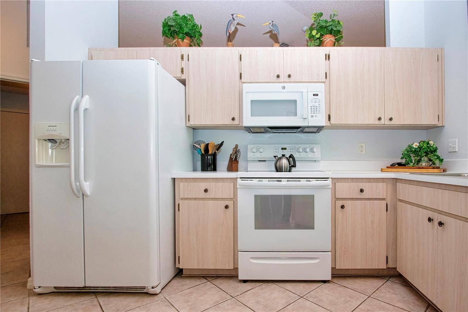 2035 PRESTANCIA LANE, Sun City Center, FL 33573 Kitchen