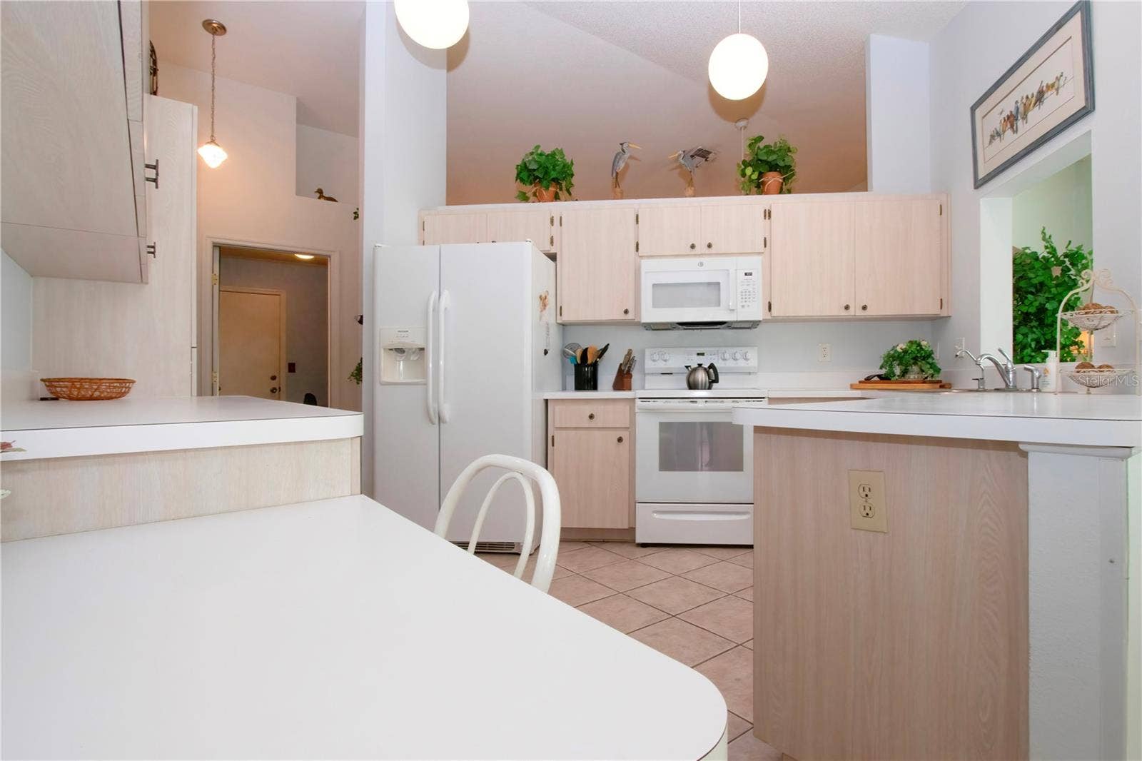 2035 PRESTANCIA LANE, Sun City Center, FL 33573 Kitchen