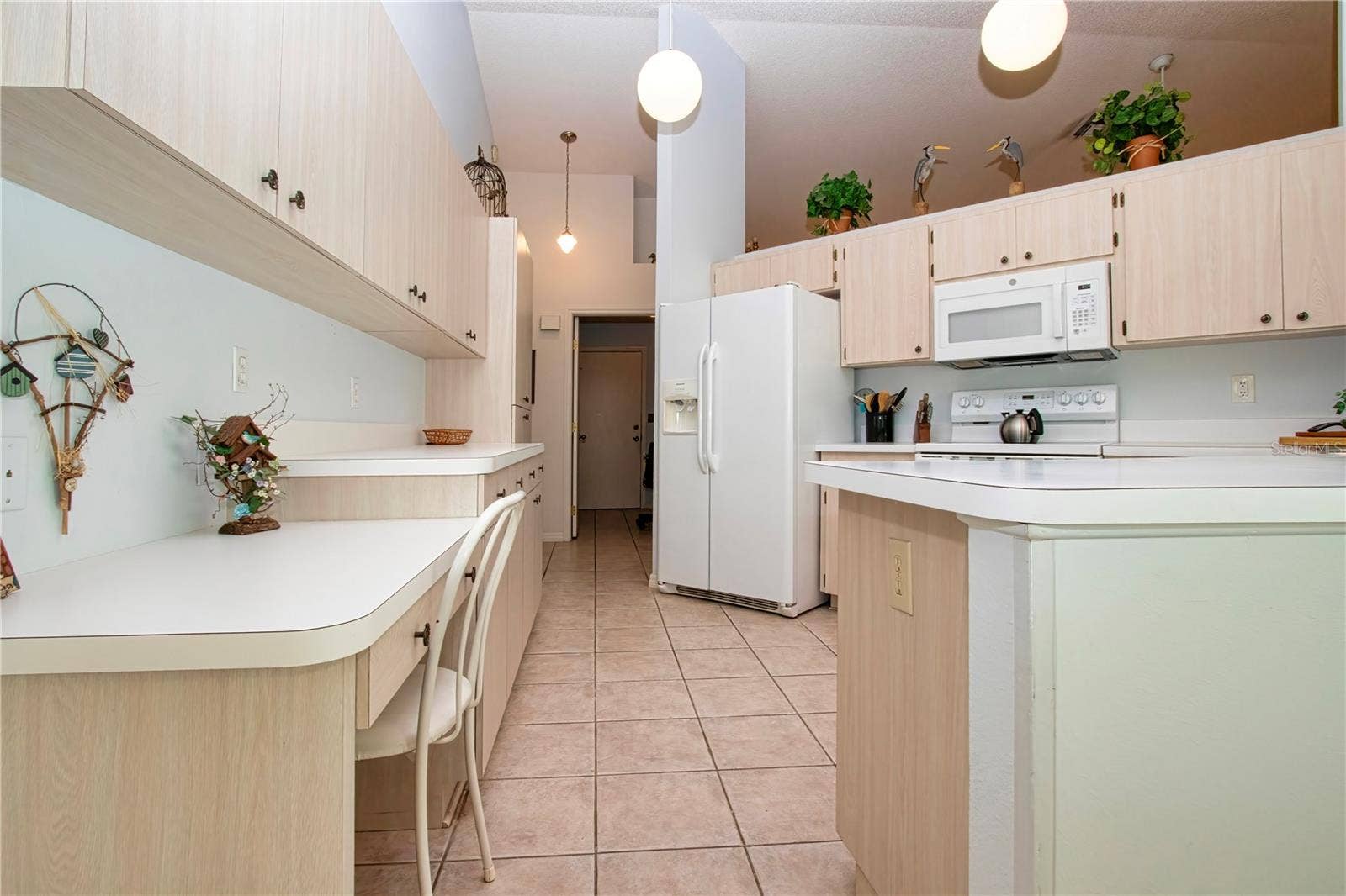 2035 PRESTANCIA LANE, Sun City Center, FL 33573 Kitchen