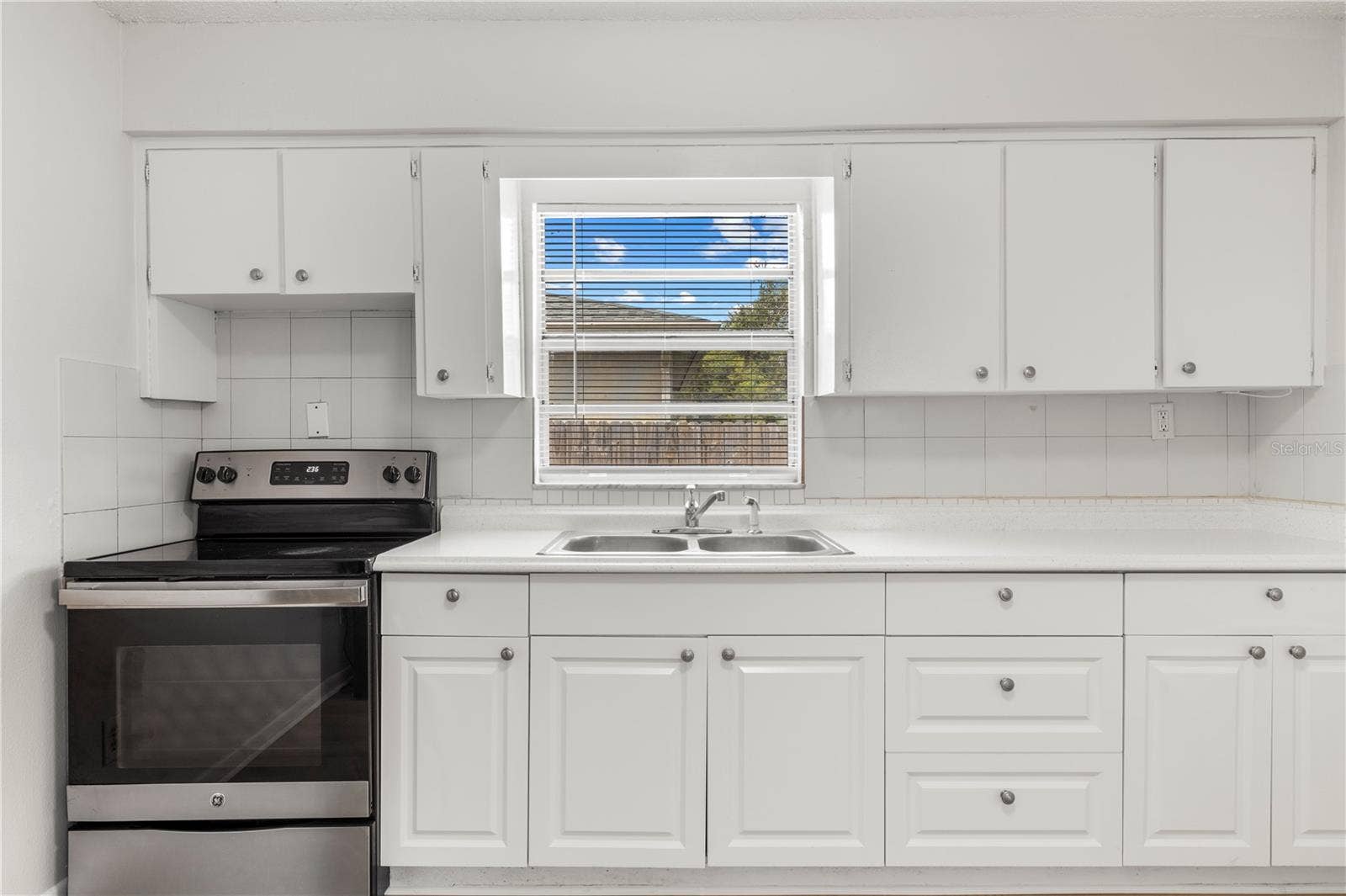 Unit B -Kitchen