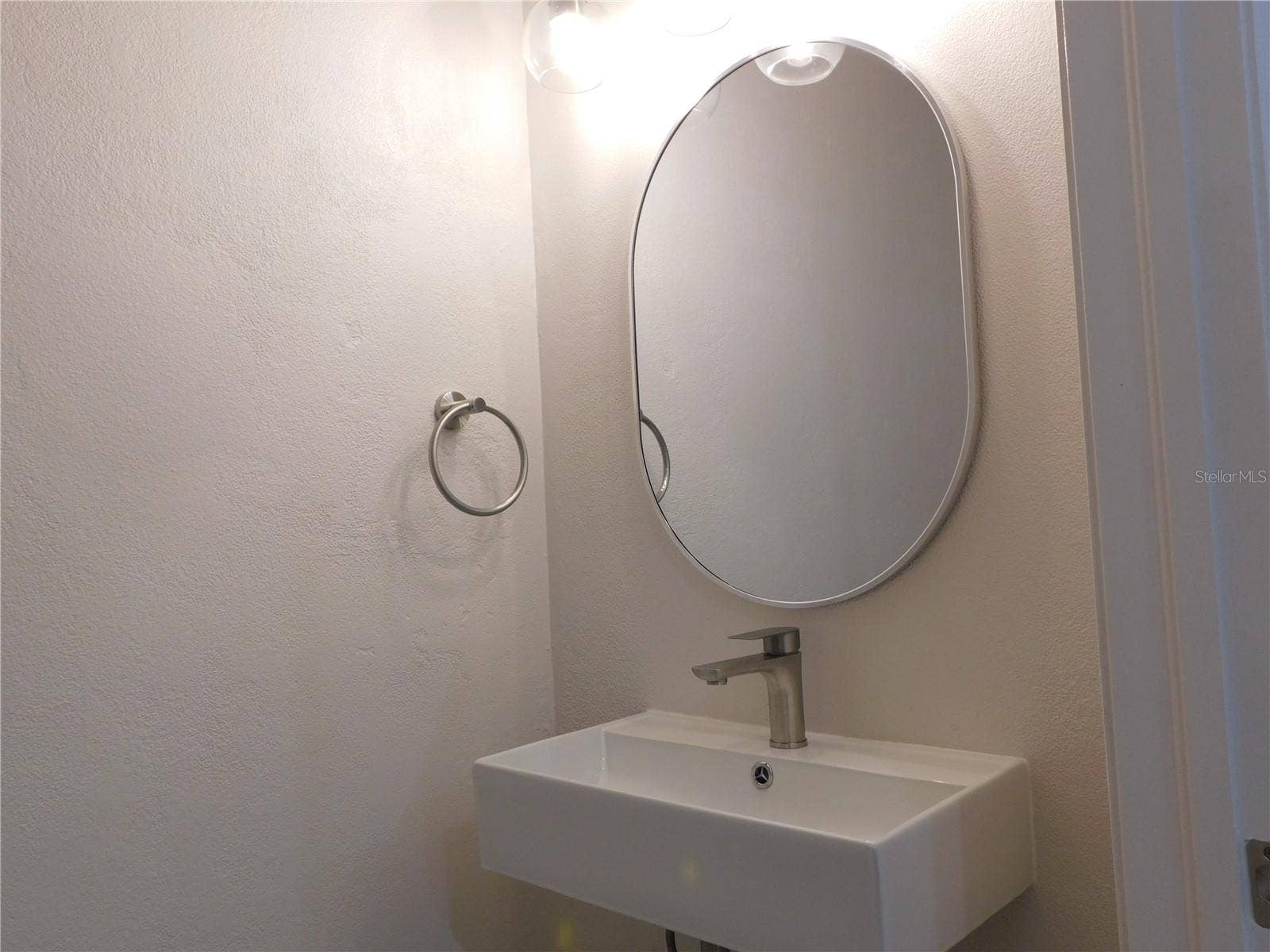 8660 HUNTERS KEY CIRCLE, Tampa, FL 33647 Remodeled guest bath