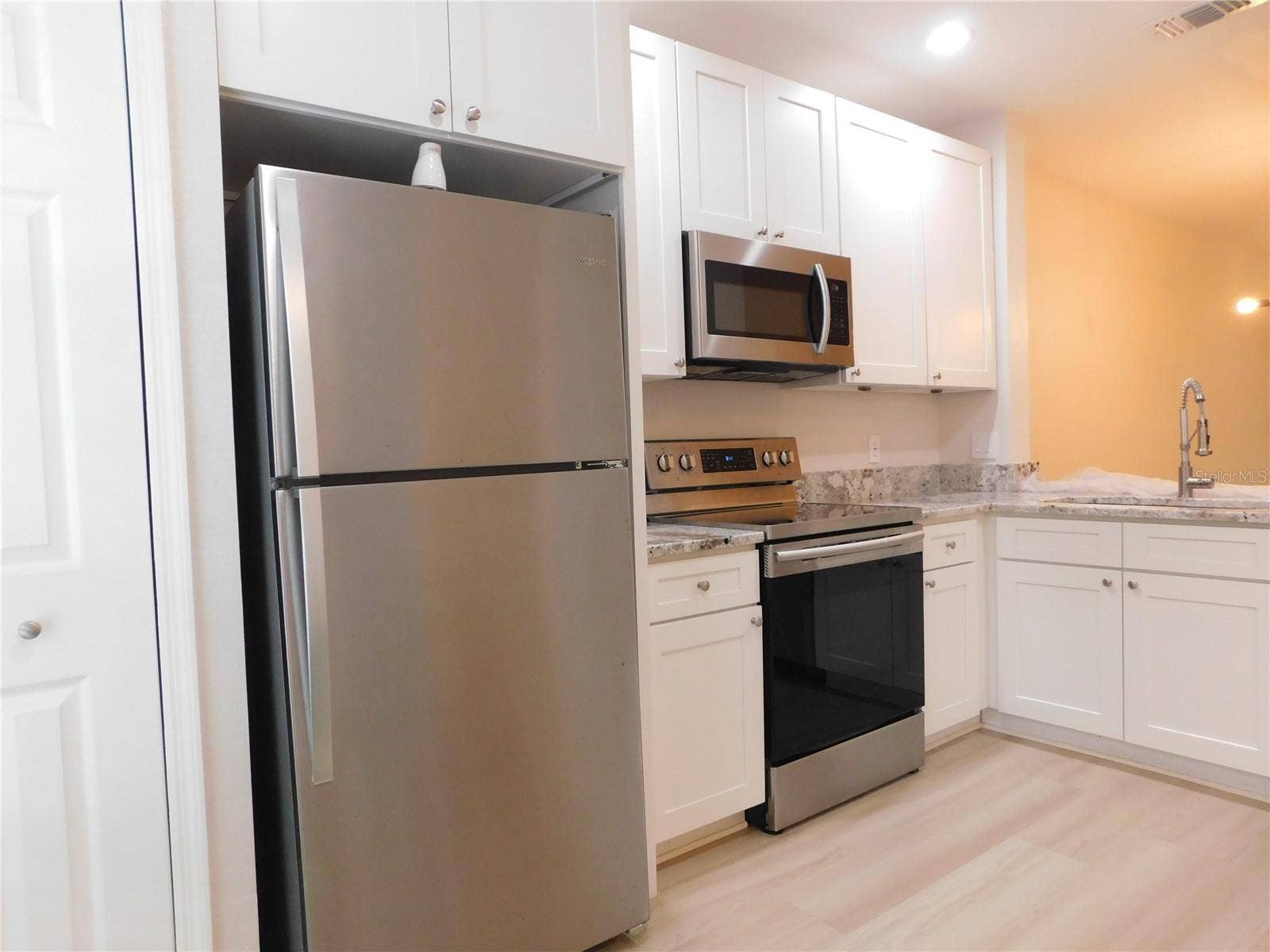 8660 HUNTERS KEY CIRCLE, Tampa, FL 33647 Remodeled Kitchen with new cabinets, gorgeous Granite counters and large ss deep sink.