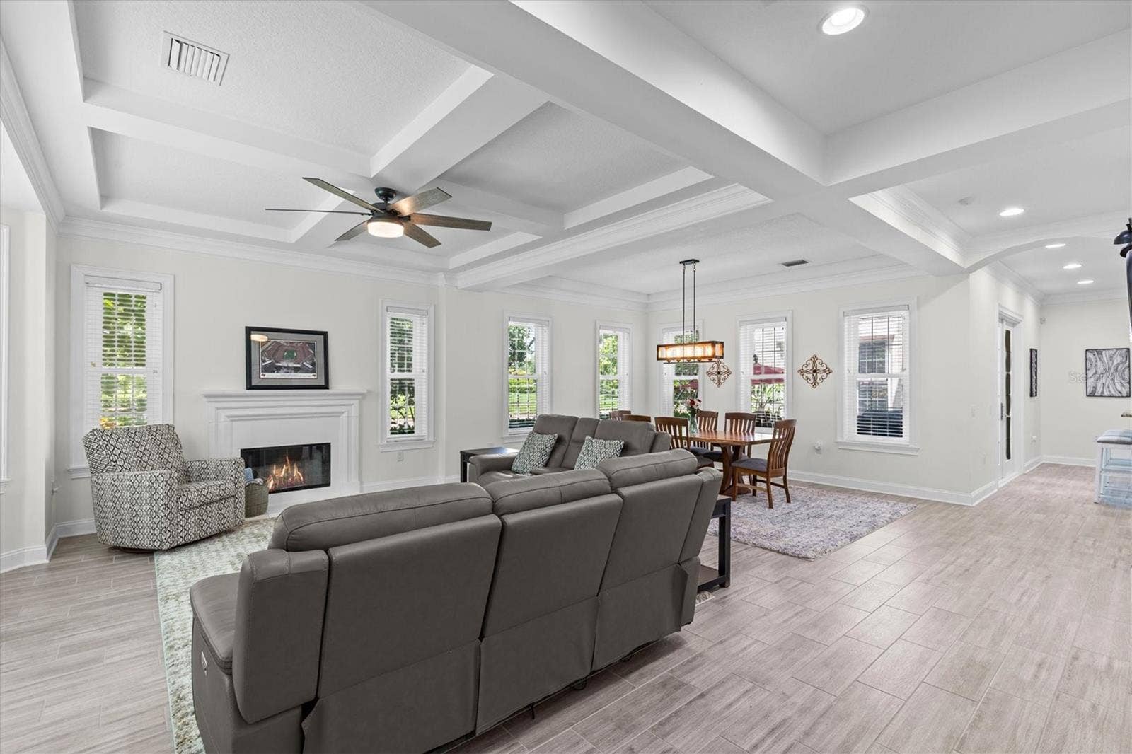 480 GILMAN PLACE N, St Petersburg, FL 33716 Soaring coffered ceilings.