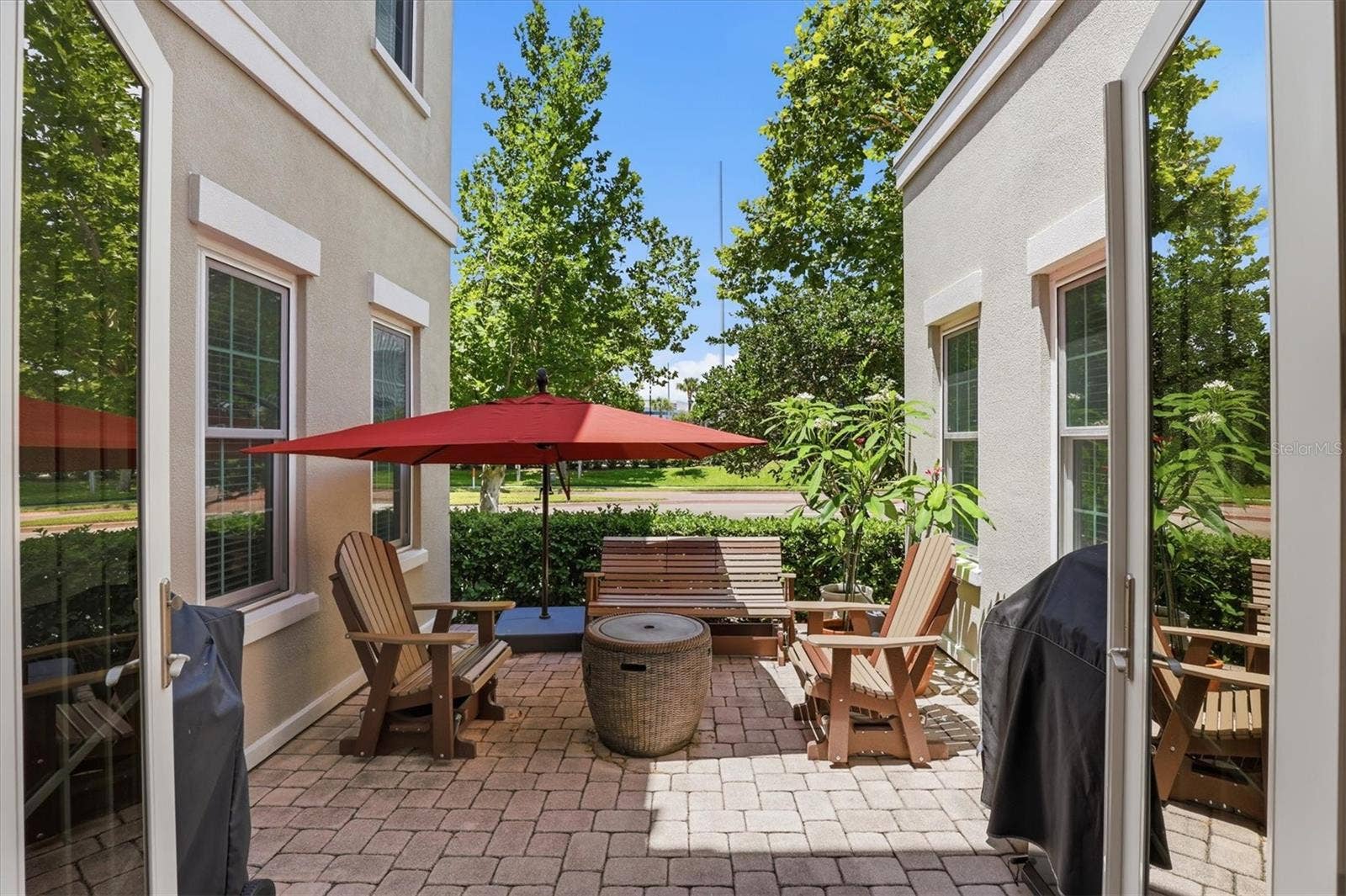 480 GILMAN PLACE N, St Petersburg, FL 33716 Grill and entertain on this private paver patio.