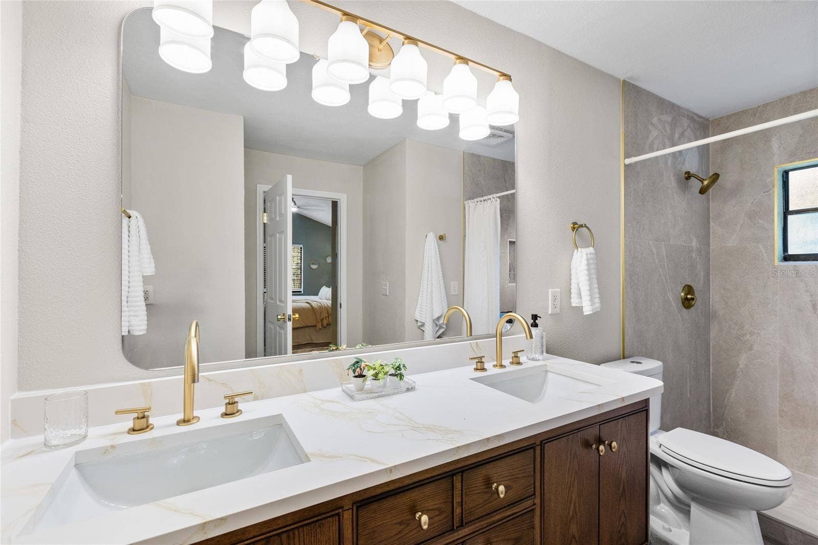 15804 IRONWARE PLACE, Tampa, FL 33624 primary Bathroom w/ linen closet