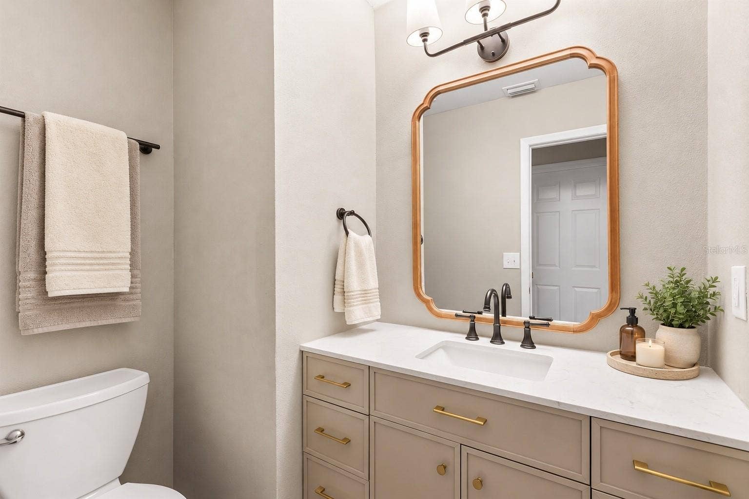 15804 IRONWARE PLACE, Tampa, FL 33624 Powder Bathroom