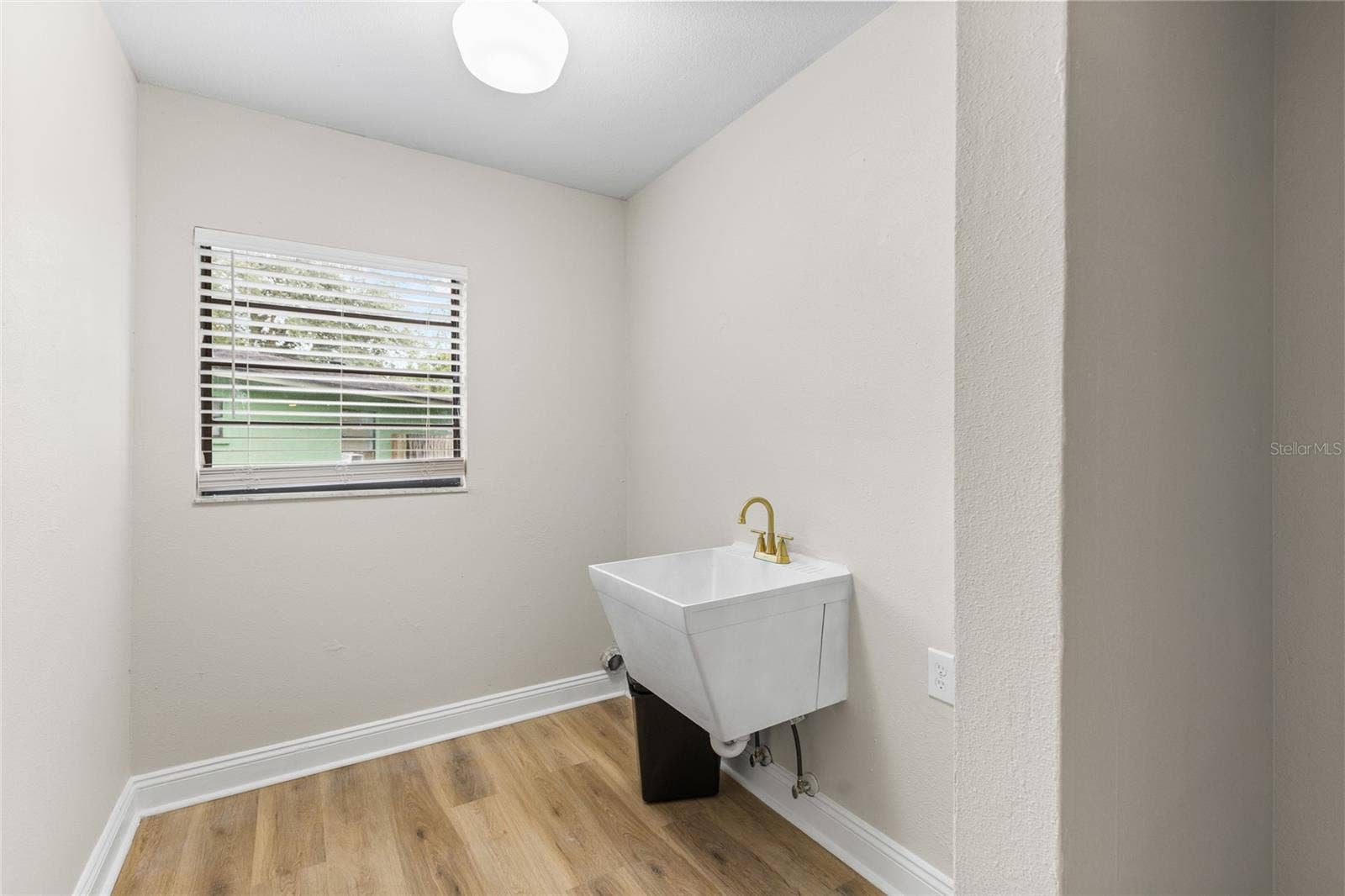 15804 IRONWARE PLACE, Tampa, FL 33624 Laundry Room