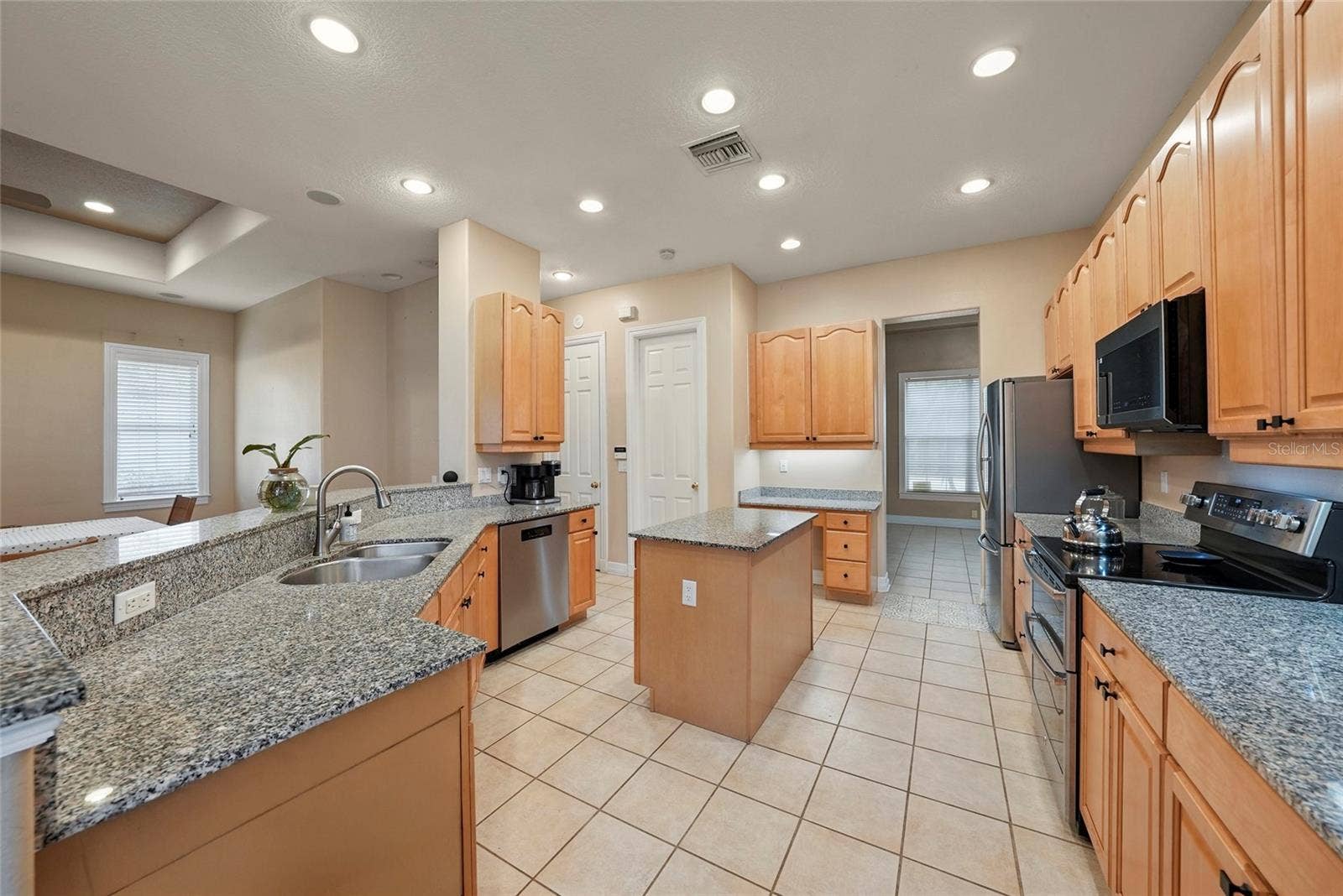 18823 WIMBLEDON CIRCLE, Lutz, FL 33558
