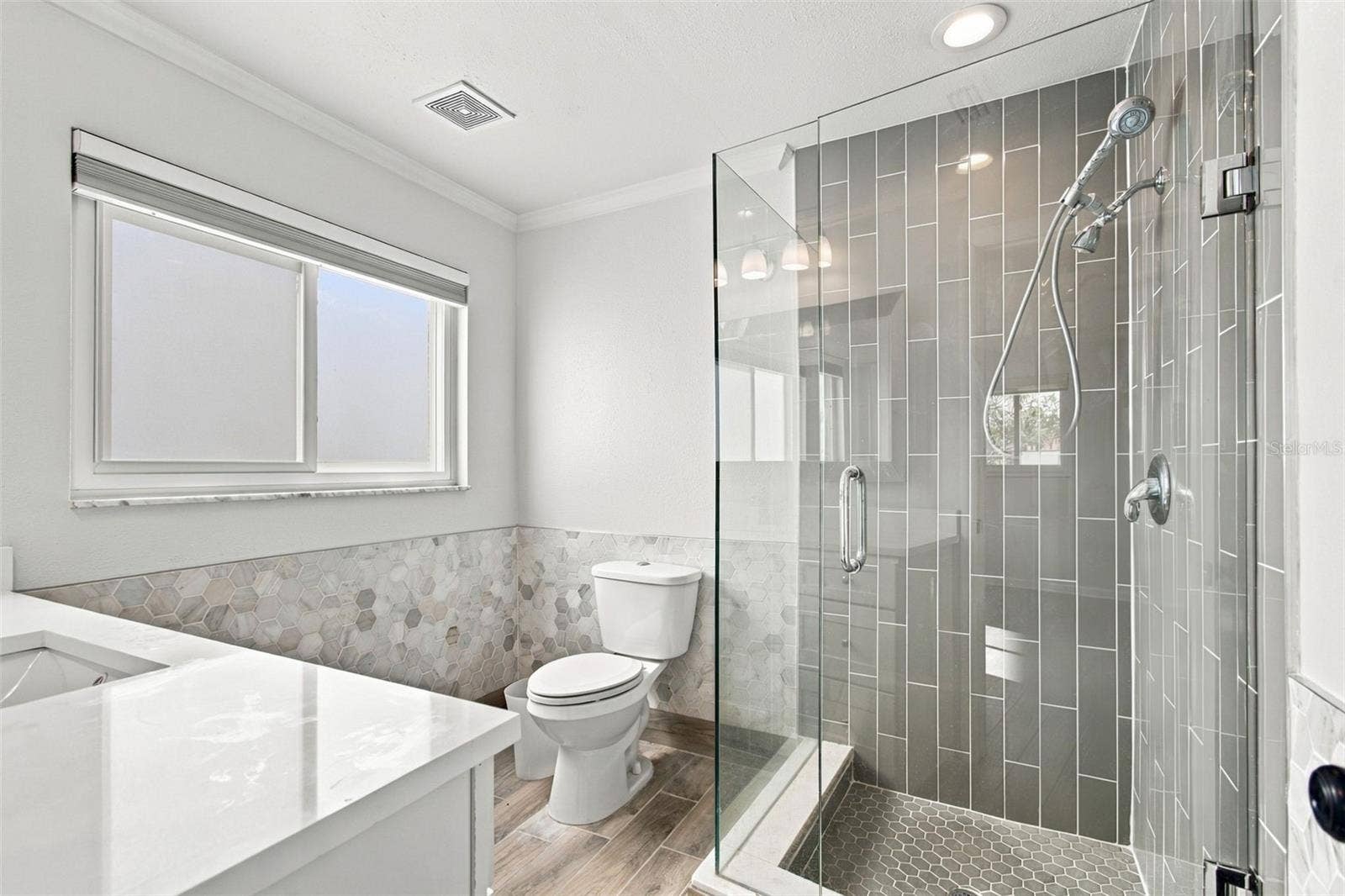 2078 NE MONTANA AVENUE NE, St Petersburg, FL 33703