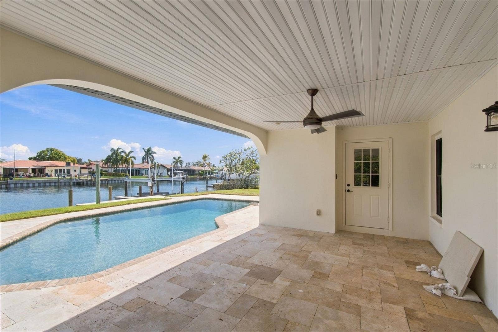 2078 NE MONTANA AVENUE NE, St Petersburg, FL 33703