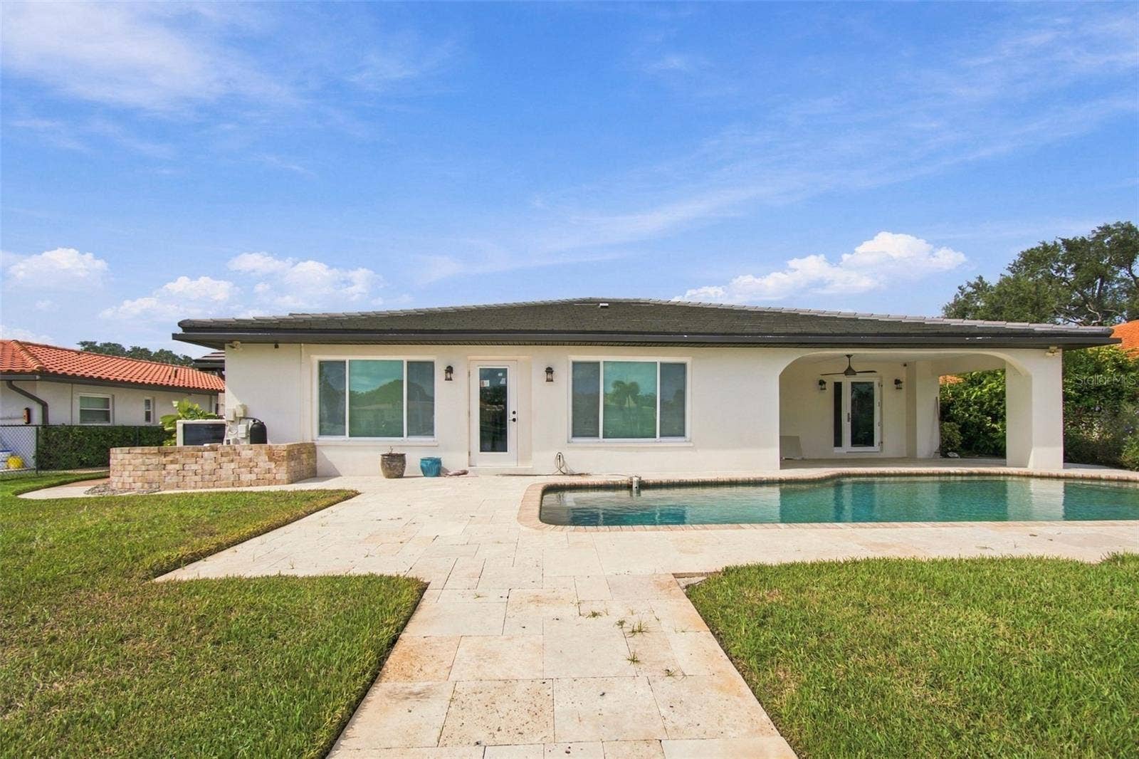 2078 NE MONTANA AVENUE NE, St Petersburg, FL 33703