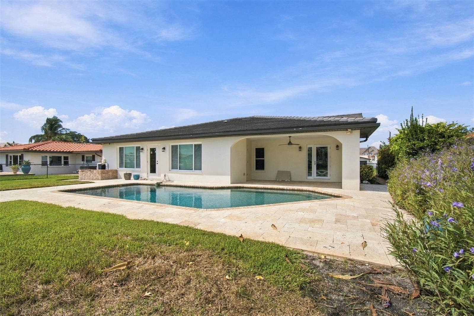 2078 NE MONTANA AVENUE NE, St Petersburg, FL 33703