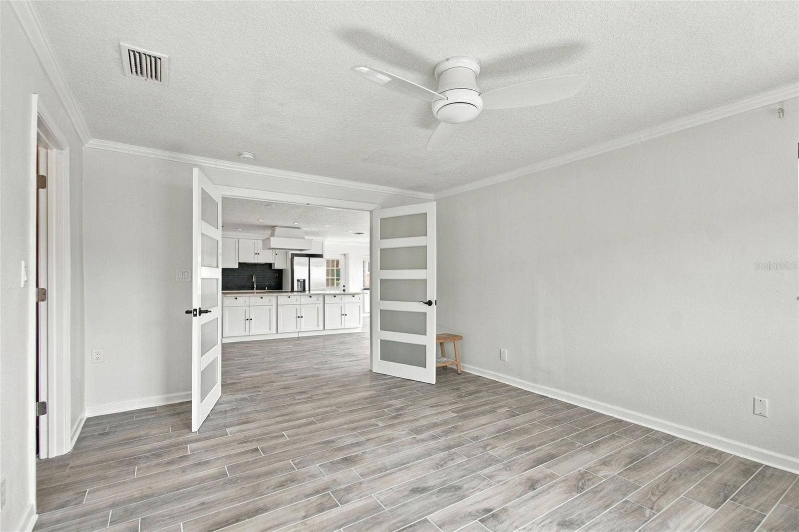 2078 NE MONTANA AVENUE NE, St Petersburg, FL 33703