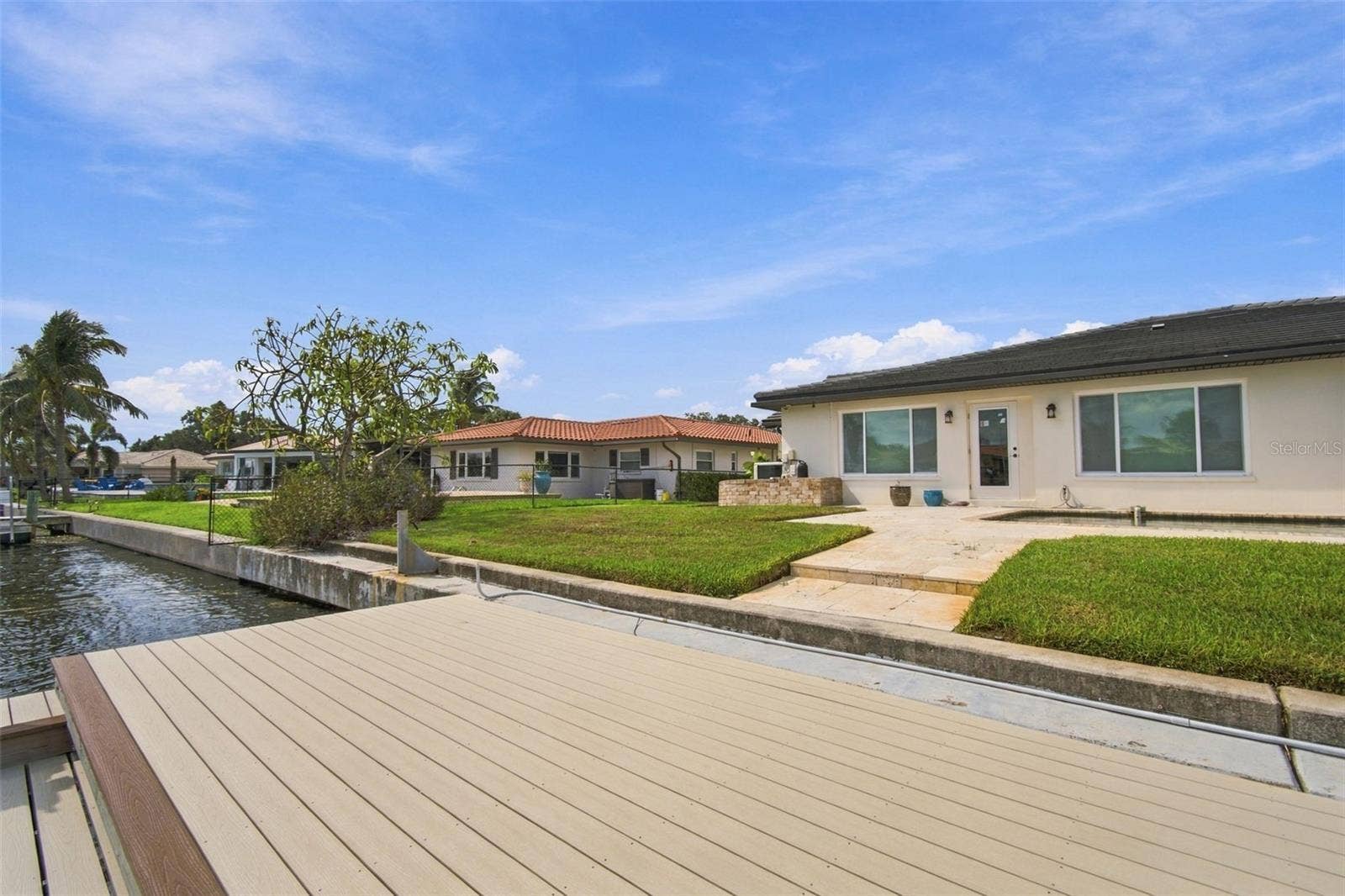 2078 NE MONTANA AVENUE NE, St Petersburg, FL 33703