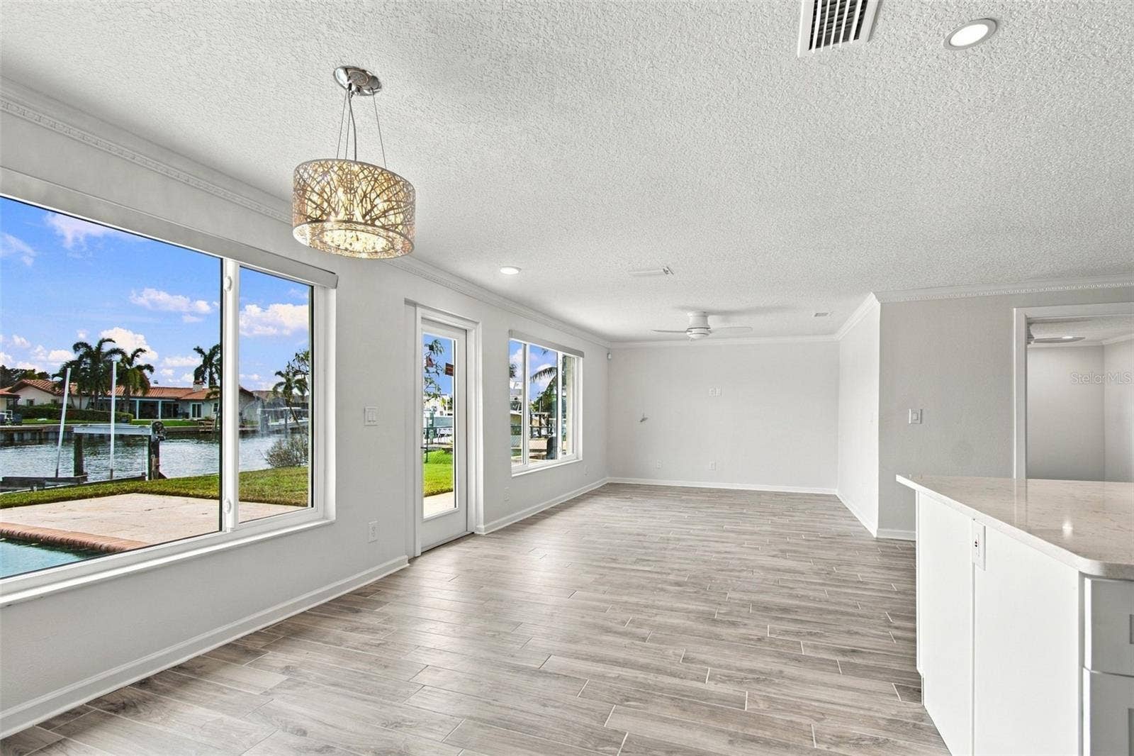 2078 NE MONTANA AVENUE NE, St Petersburg, FL 33703