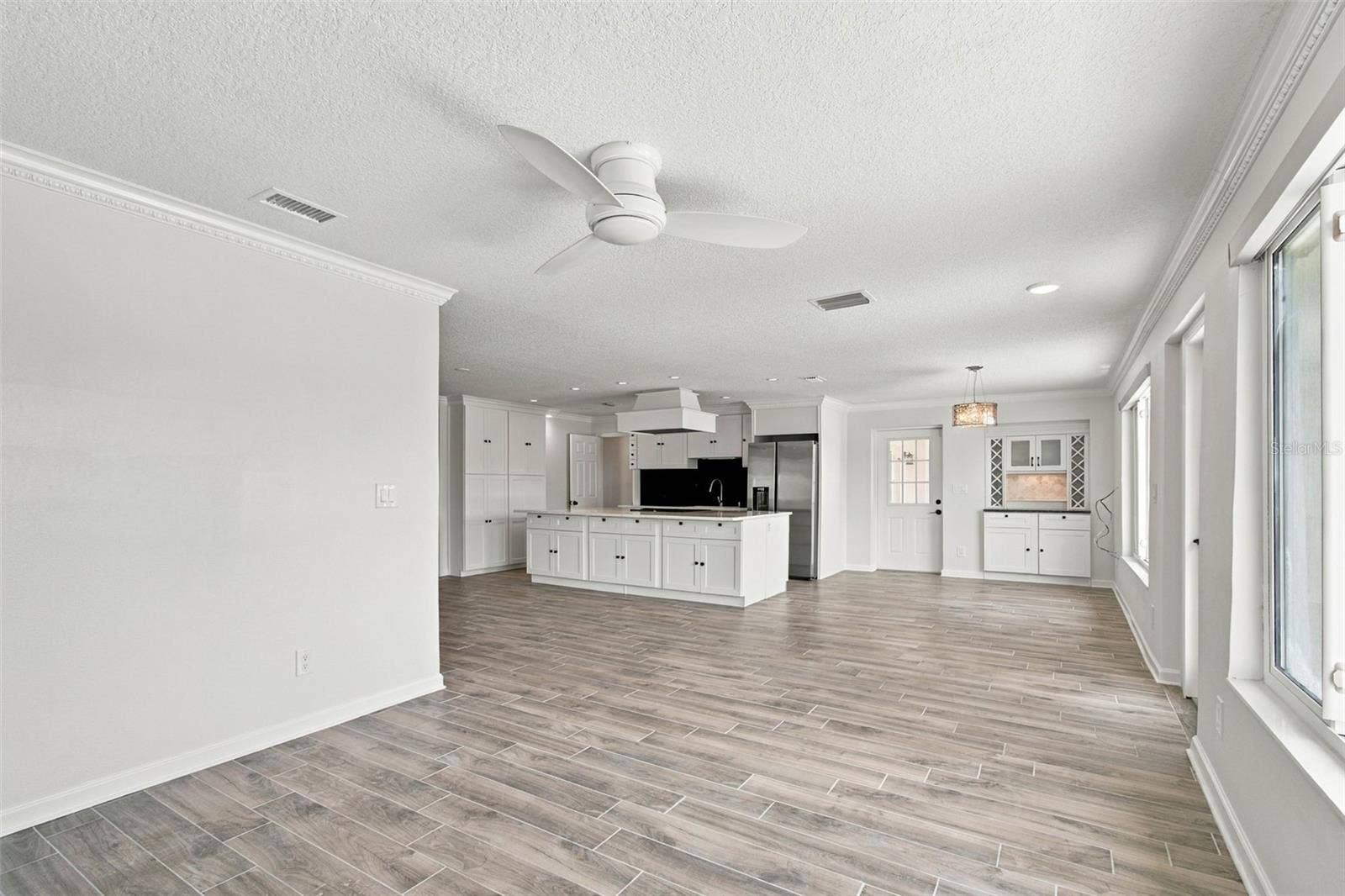 2078 NE MONTANA AVENUE NE, St Petersburg, FL 33703