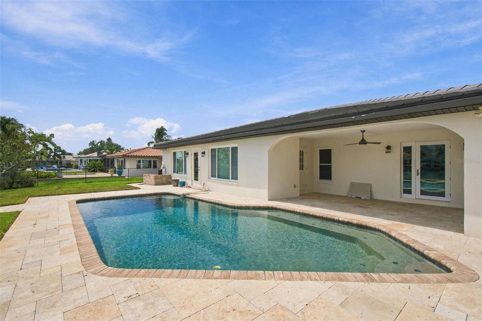 2078 NE MONTANA AVENUE NE, St Petersburg, FL 33703
