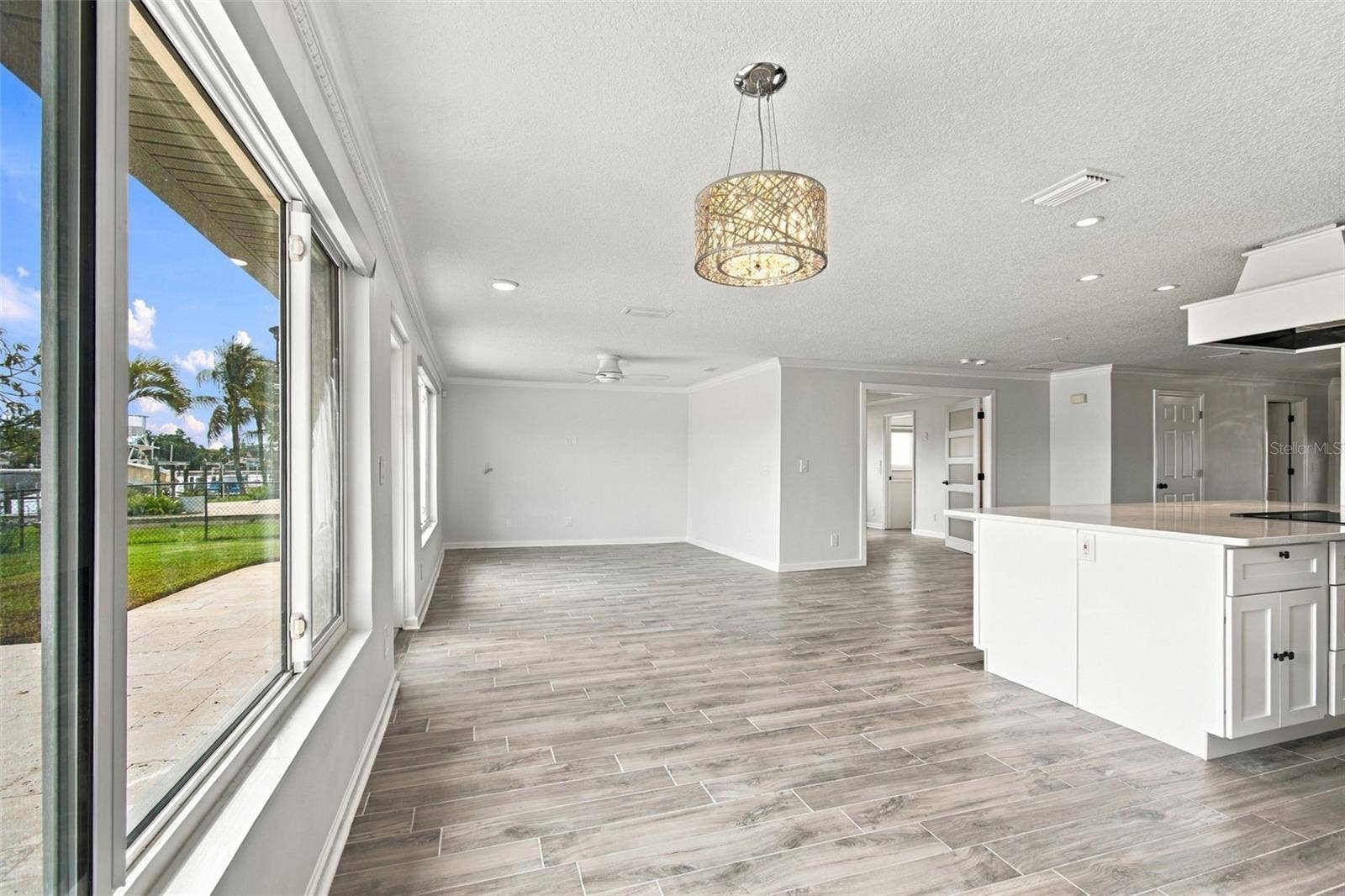 2078 NE MONTANA AVENUE NE, St Petersburg, FL 33703