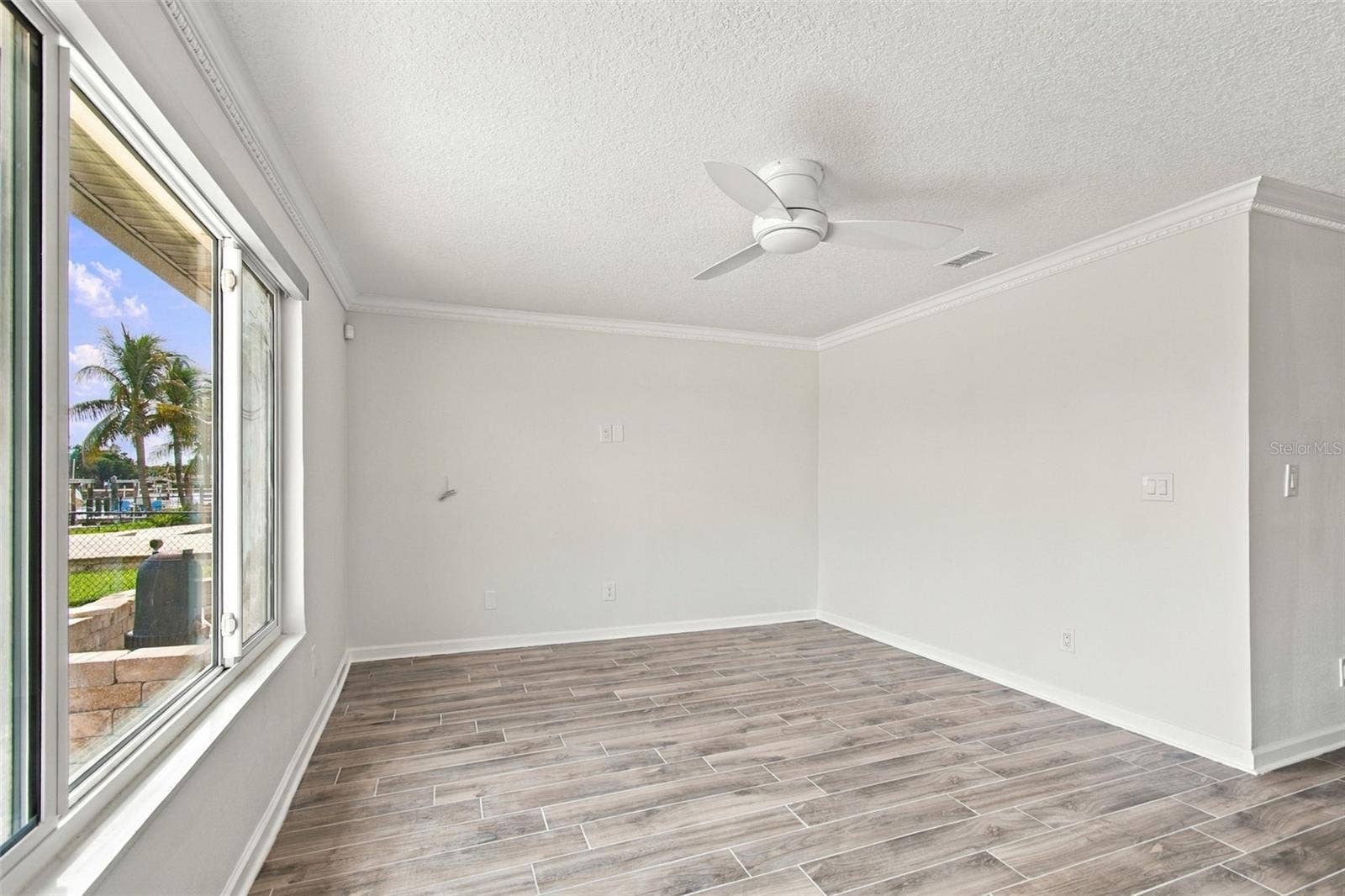2078 NE MONTANA AVENUE NE, St Petersburg, FL 33703