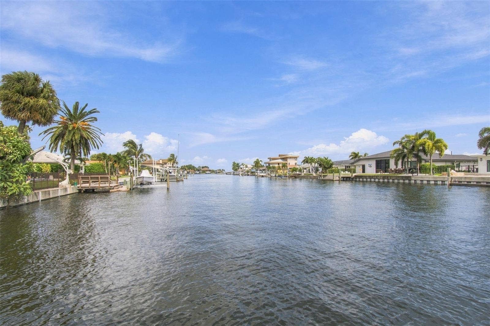 2078 NE MONTANA AVENUE NE, St Petersburg, FL 33703