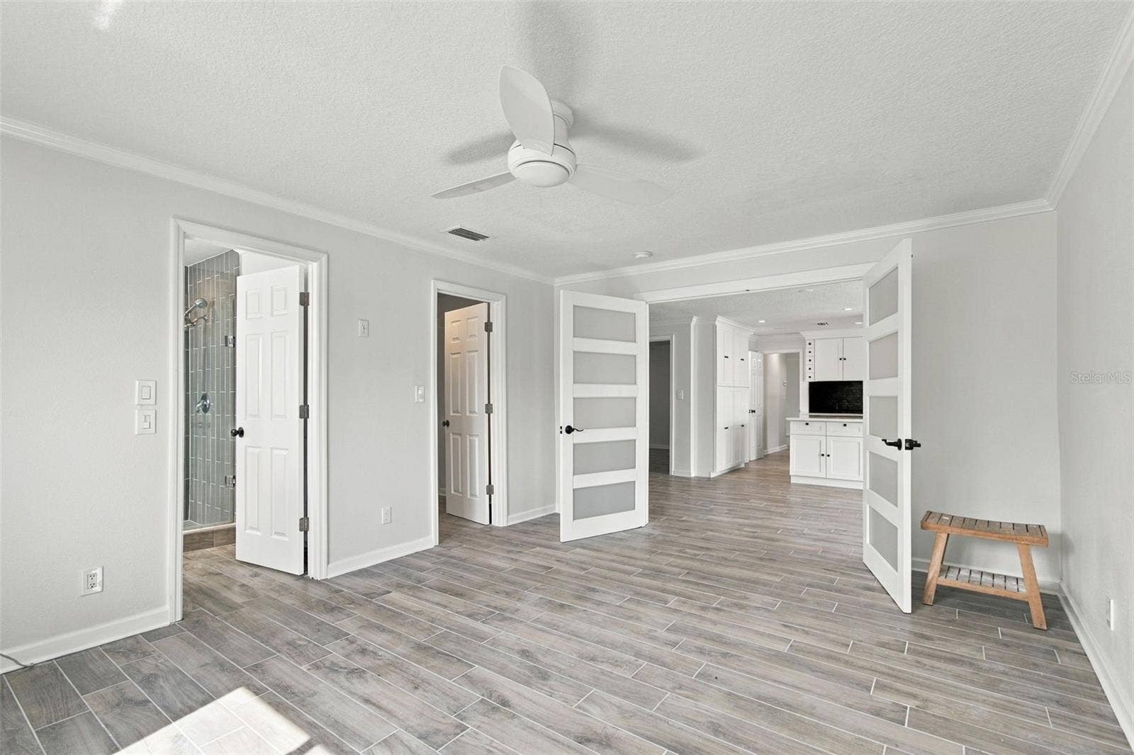 2078 NE MONTANA AVENUE NE, St Petersburg, FL 33703