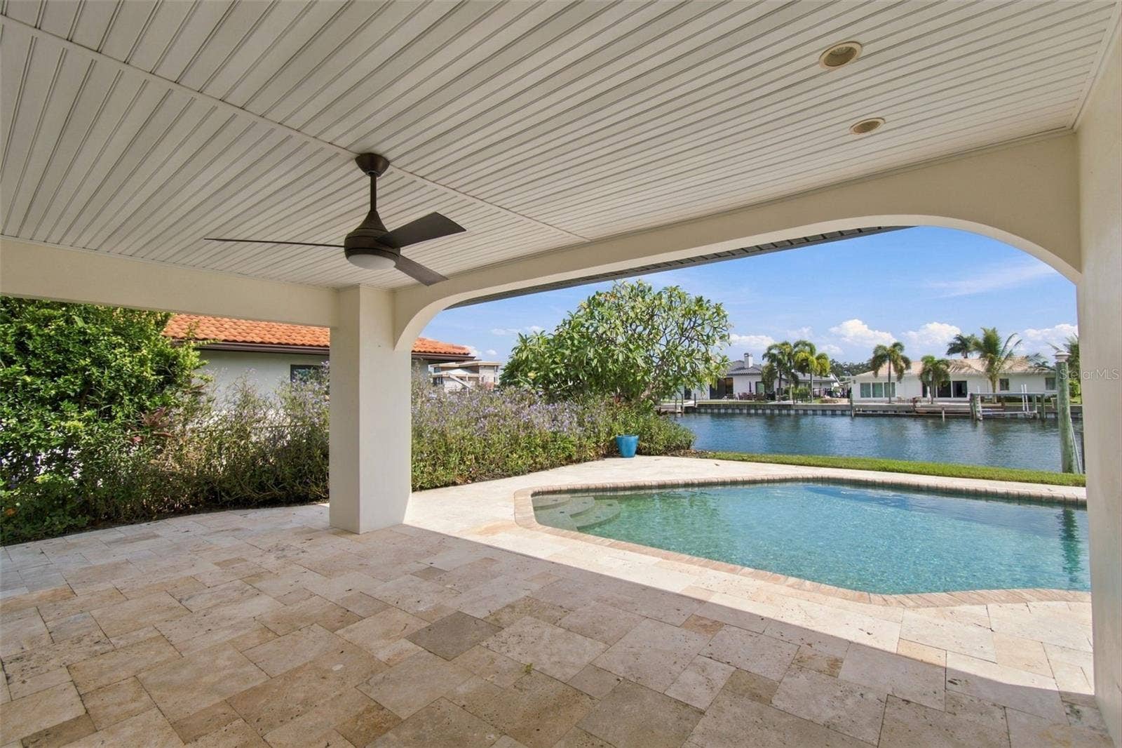 2078 NE MONTANA AVENUE NE, St Petersburg, FL 33703