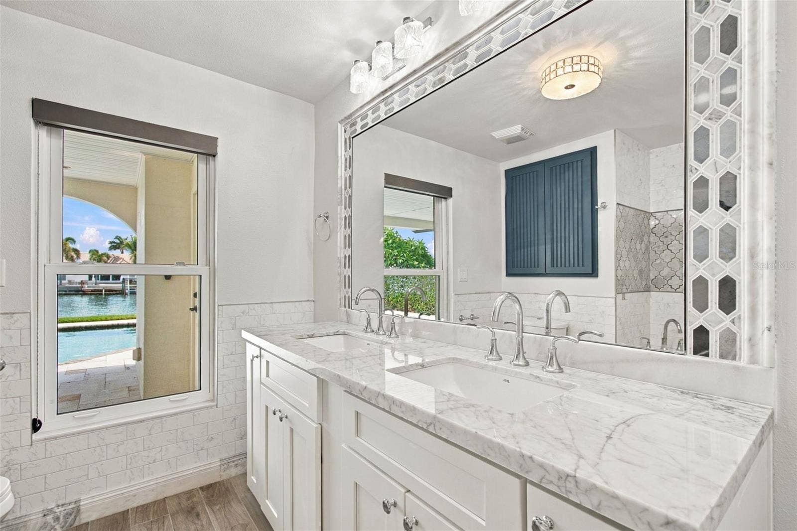 2078 NE MONTANA AVENUE NE, St Petersburg, FL 33703