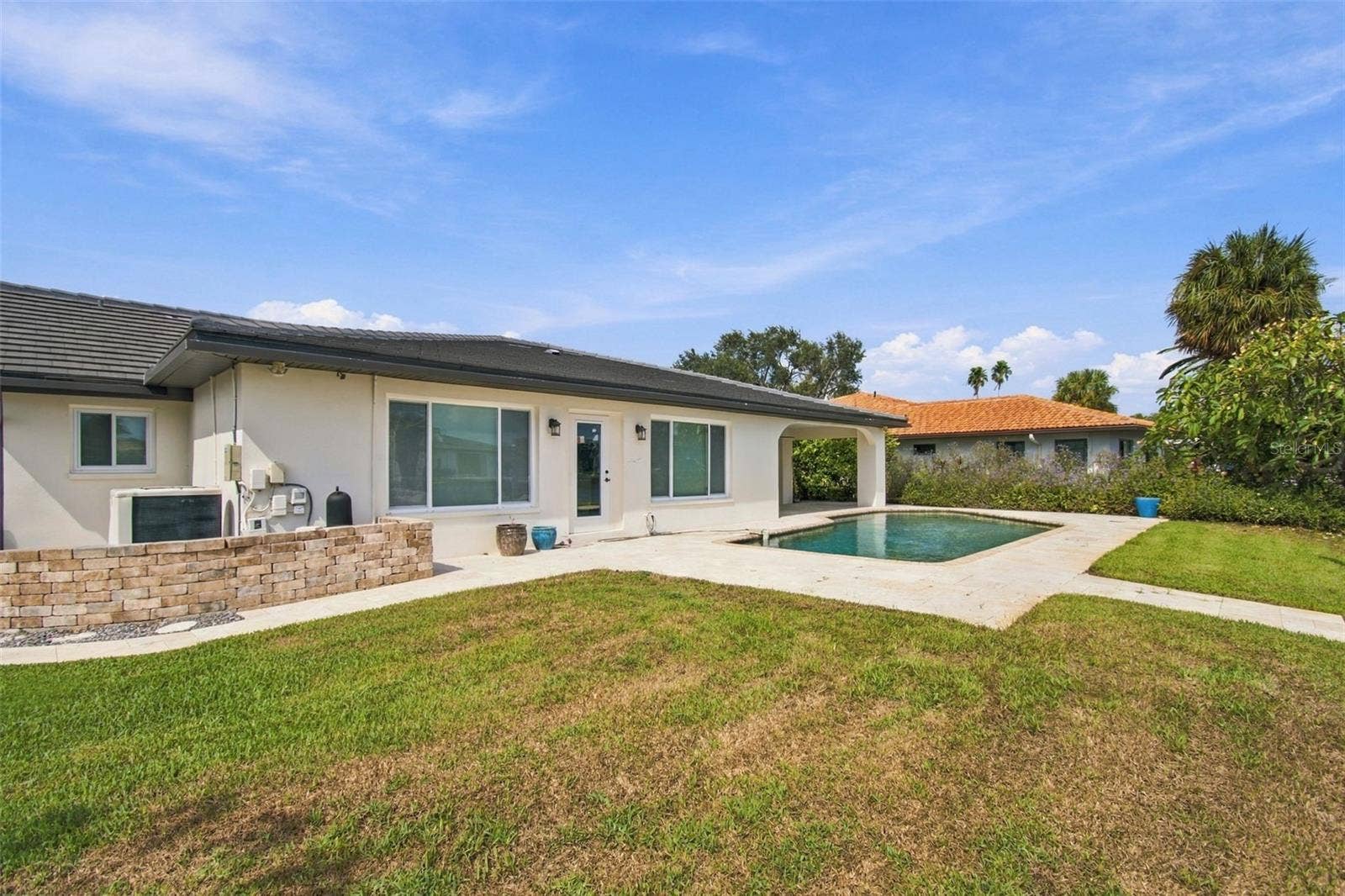 2078 NE MONTANA AVENUE NE, St Petersburg, FL 33703