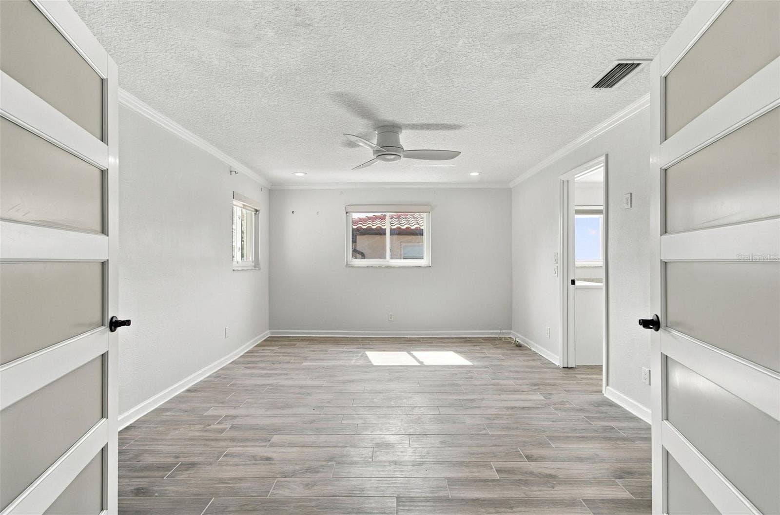 2078 NE MONTANA AVENUE NE, St Petersburg, FL 33703