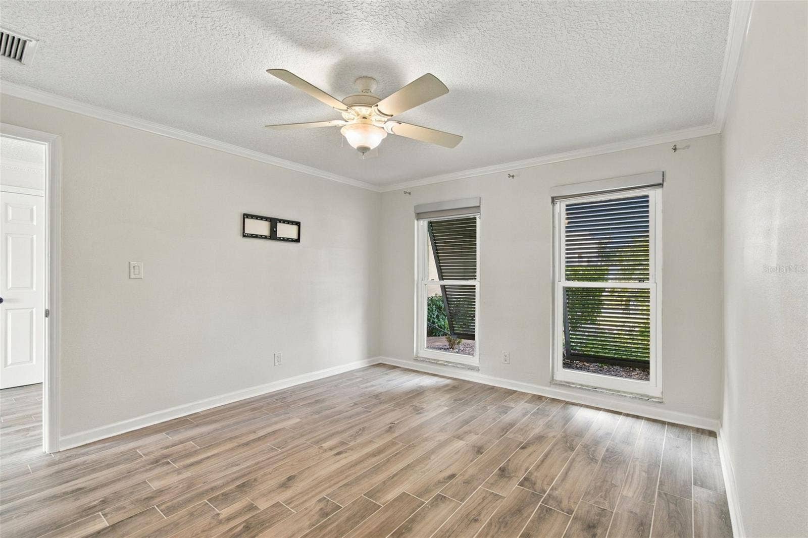 2078 NE MONTANA AVENUE NE, St Petersburg, FL 33703