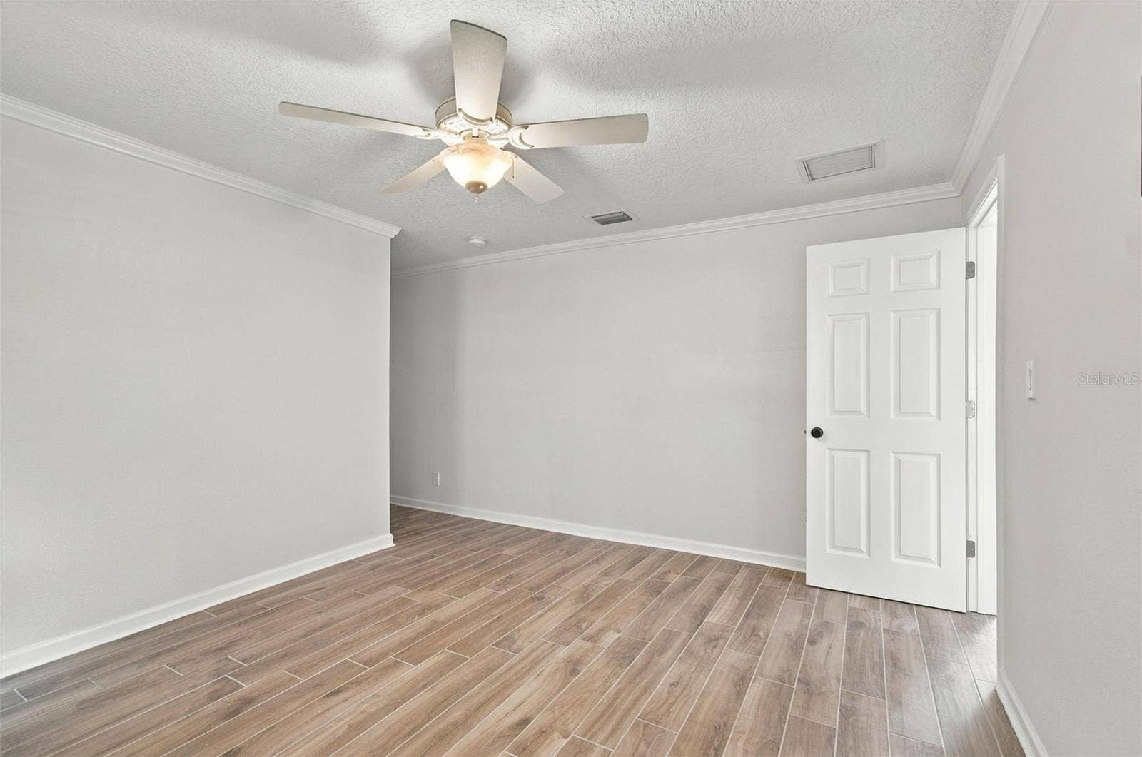 2078 NE MONTANA AVENUE NE, St Petersburg, FL 33703